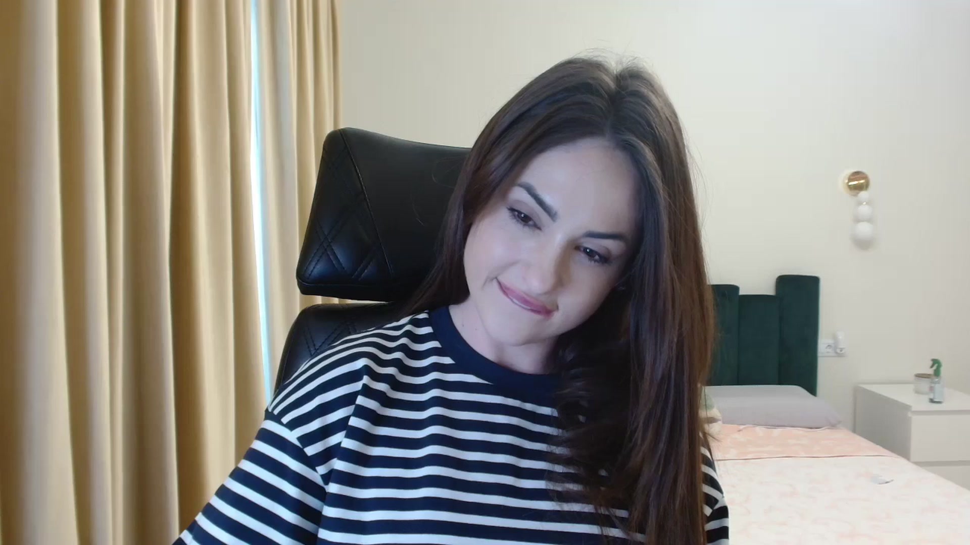 Gallery image thumbnail from DorisDolll's myfreecams stream on, 05/06/2024, 14:12 image 16 of 20