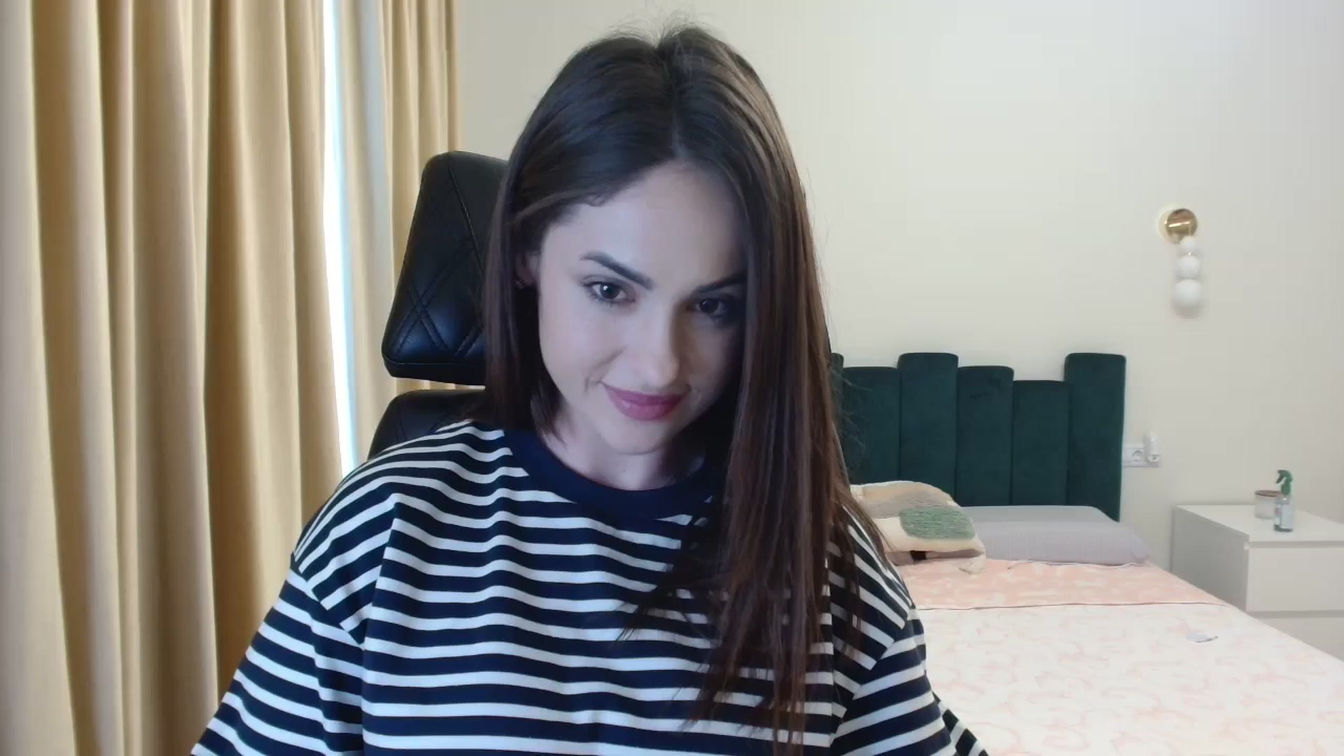 Gallery image thumbnail from DorisDolll's myfreecams stream on, 05/06/2024, 14:12 image 1 of 20