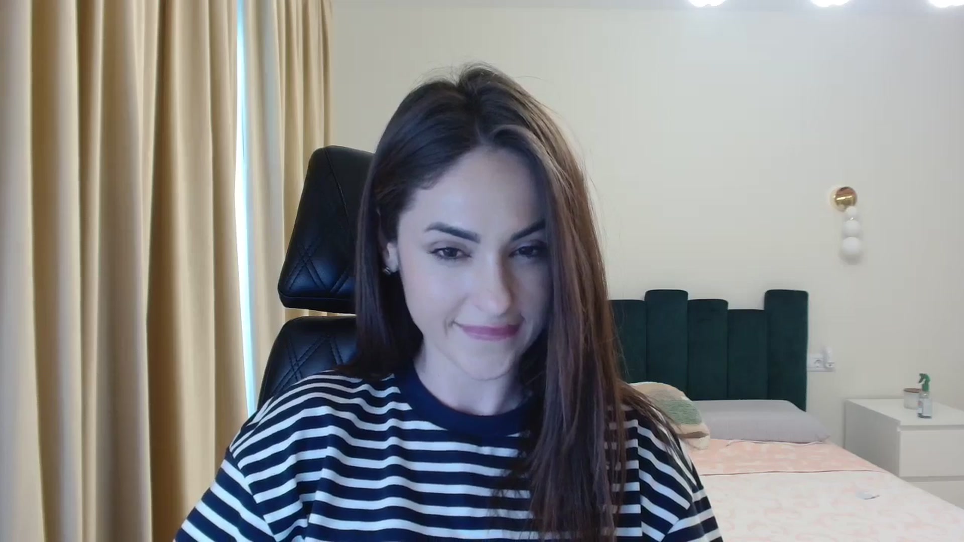 Gallery image thumbnail from DorisDolll's myfreecams stream on, 05/06/2024, 14:12 image 10 of 20