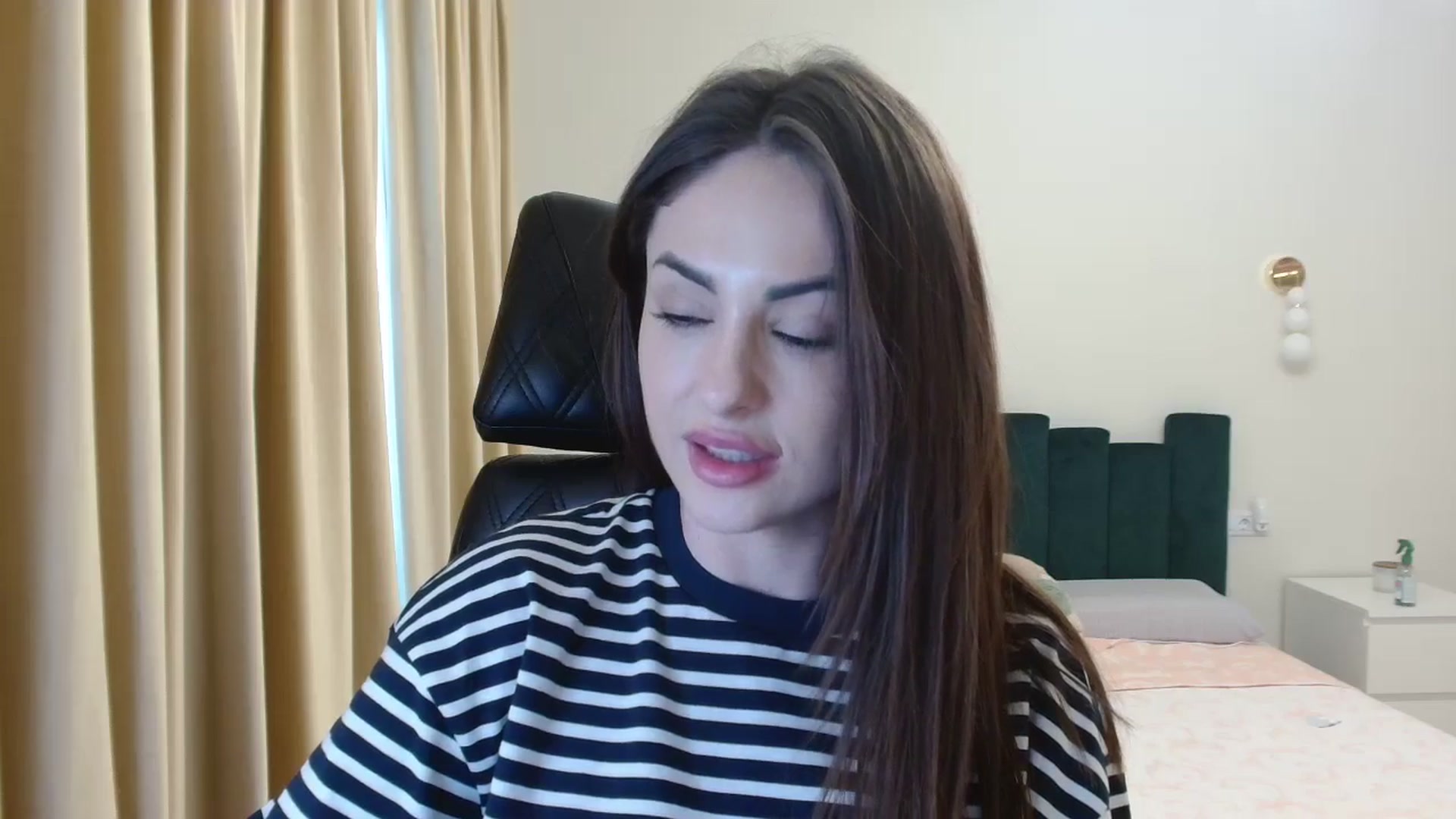 Gallery image thumbnail from DorisDolll's myfreecams stream on, 05/06/2024, 14:12 image 15 of 20