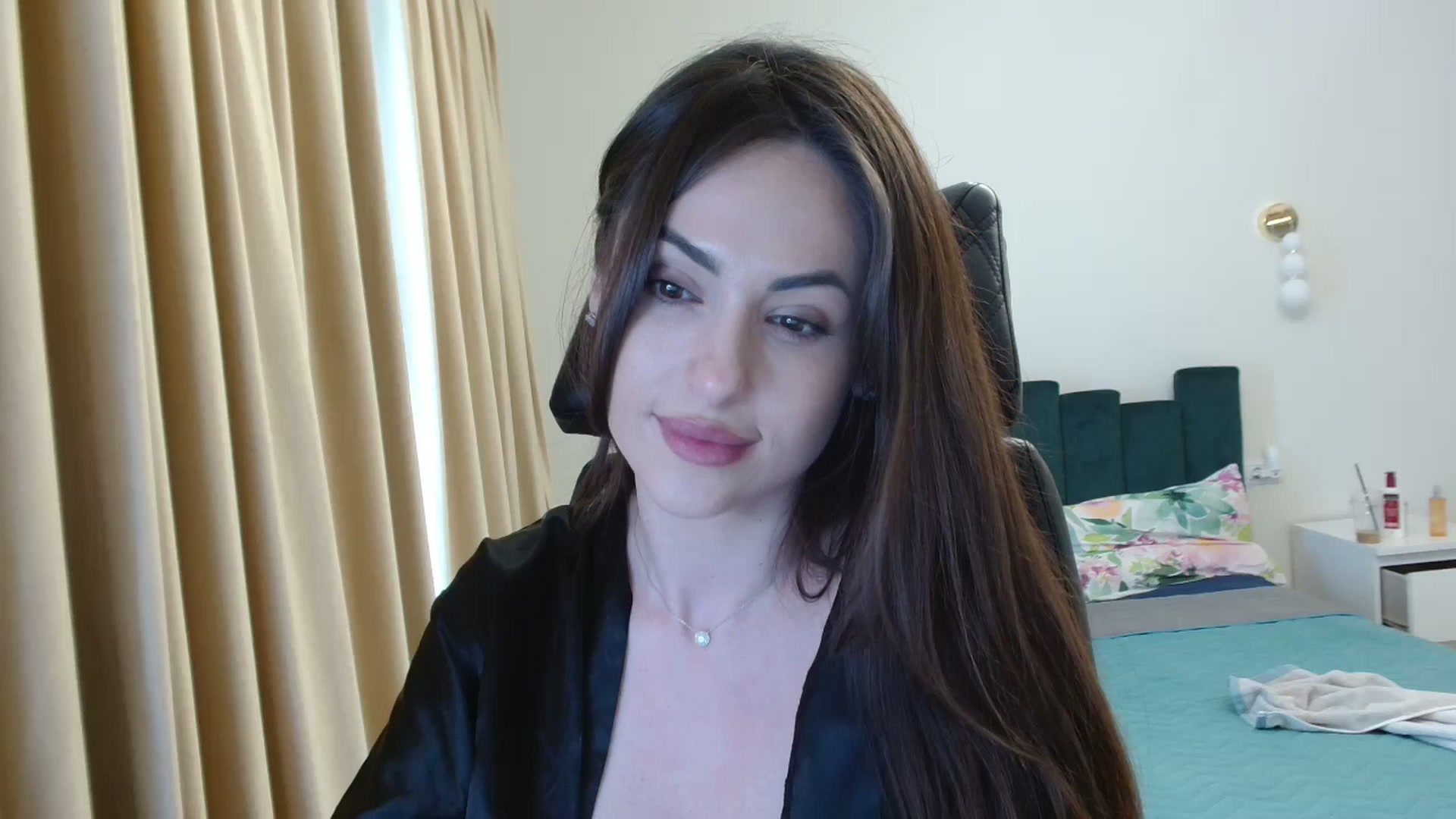 Gallery image thumbnail from DorisDolll's myfreecams stream on, 05/21/2024, 10:17 image 18 of 20