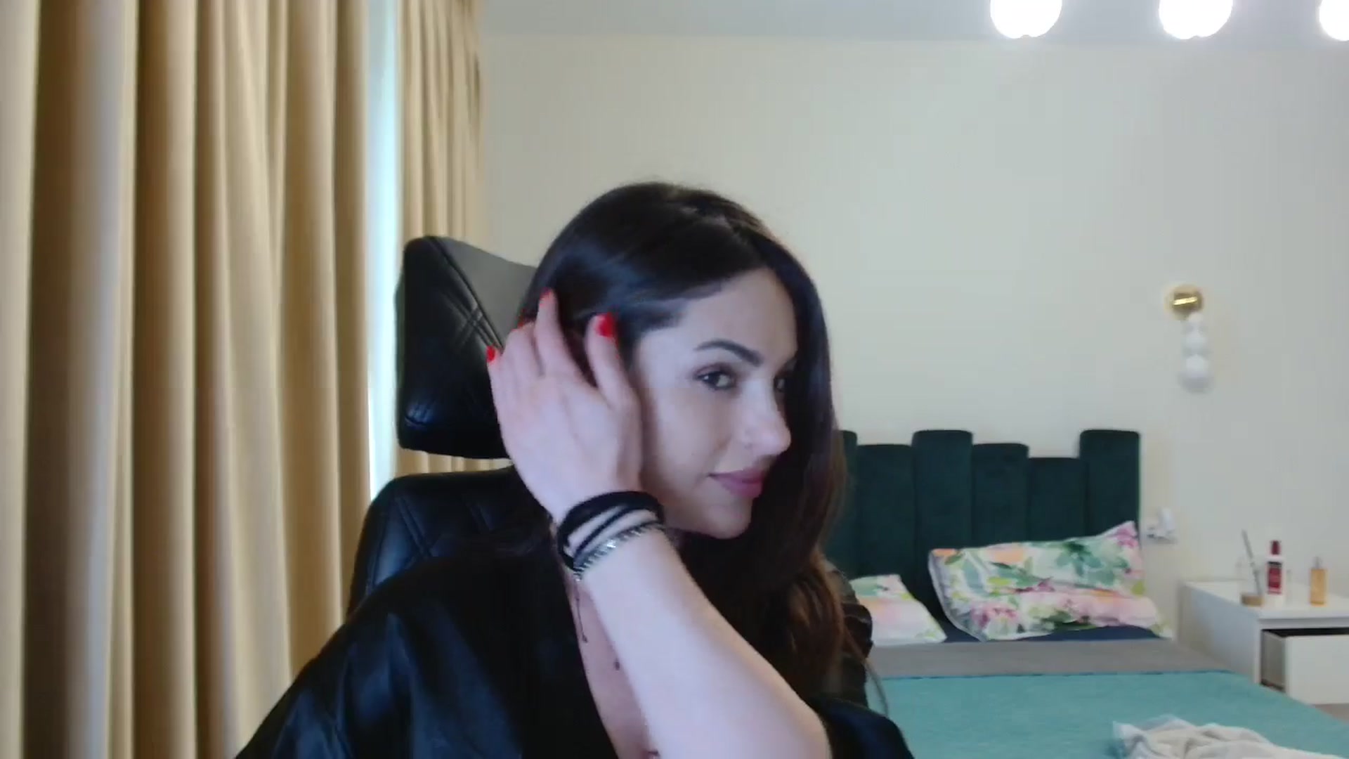 Gallery image thumbnail from DorisDolll's myfreecams stream on, 05/21/2024, 10:17 image 5 of 20