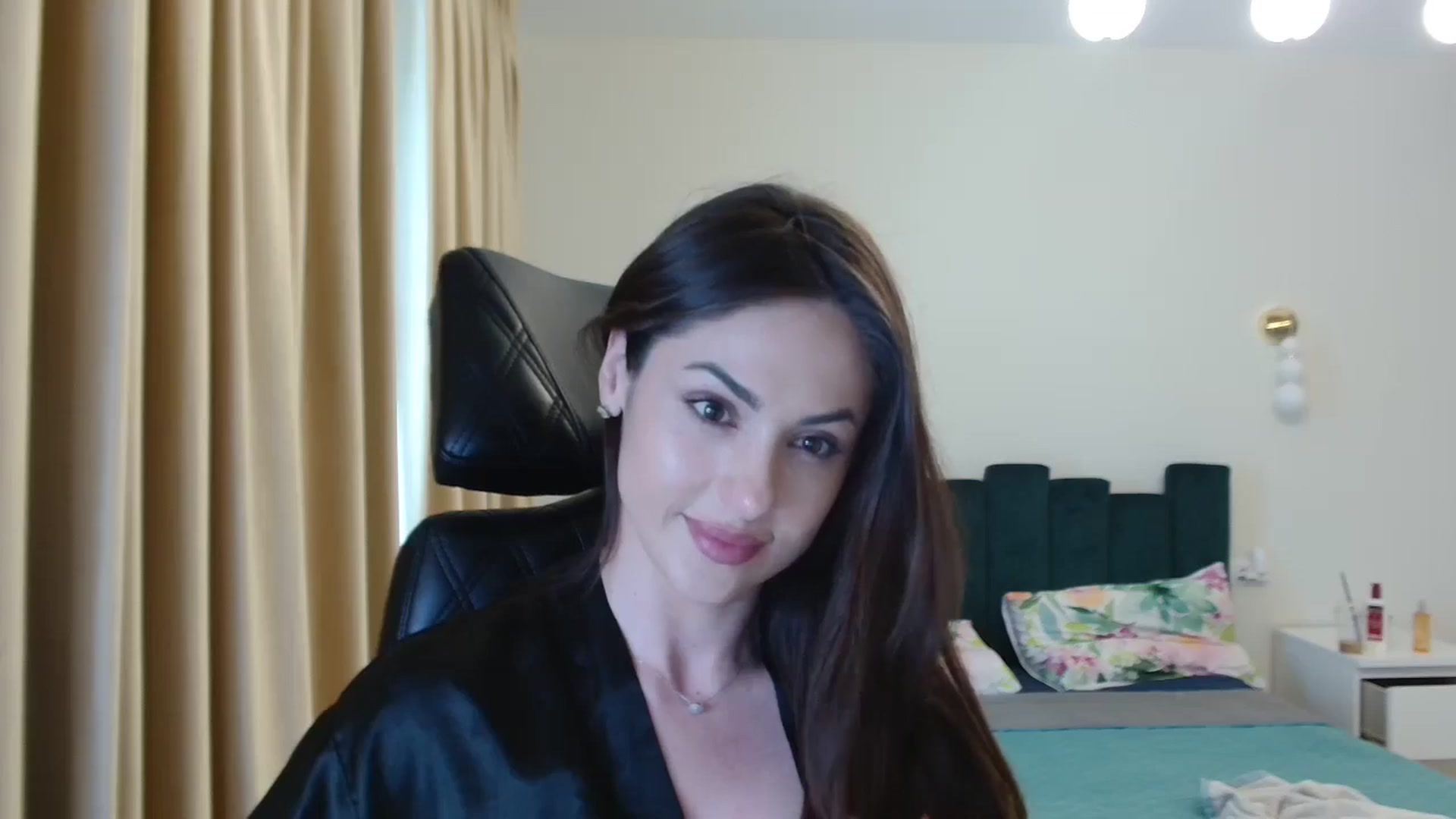 Gallery image thumbnail from DorisDolll's myfreecams stream on, 05/21/2024, 10:17 image 4 of 20