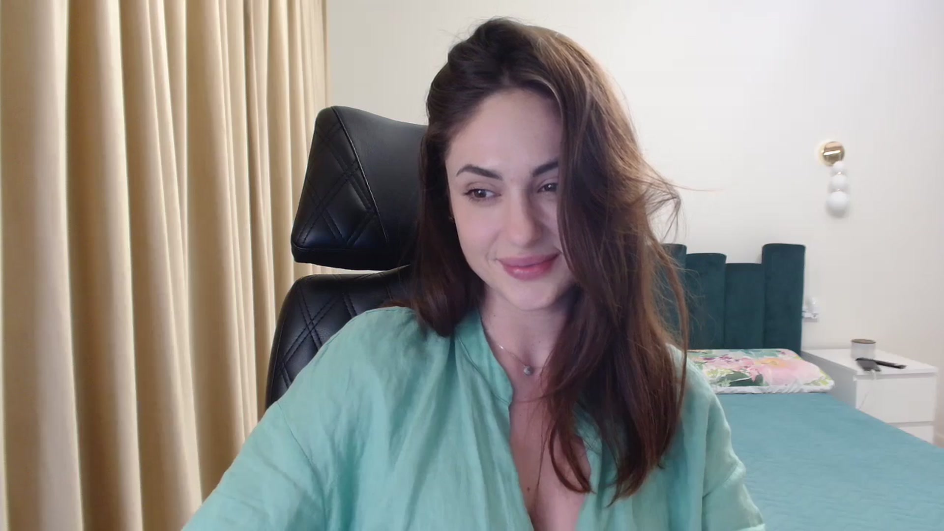 Gallery image thumbnail from DorisDolll's myfreecams stream on, 05/26/2024, 19:23 image 12 of 20