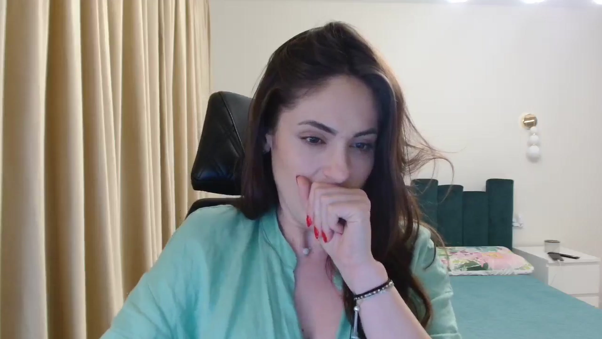 Gallery image thumbnail from DorisDolll's myfreecams stream on, 05/26/2024, 19:23 image 10 of 20