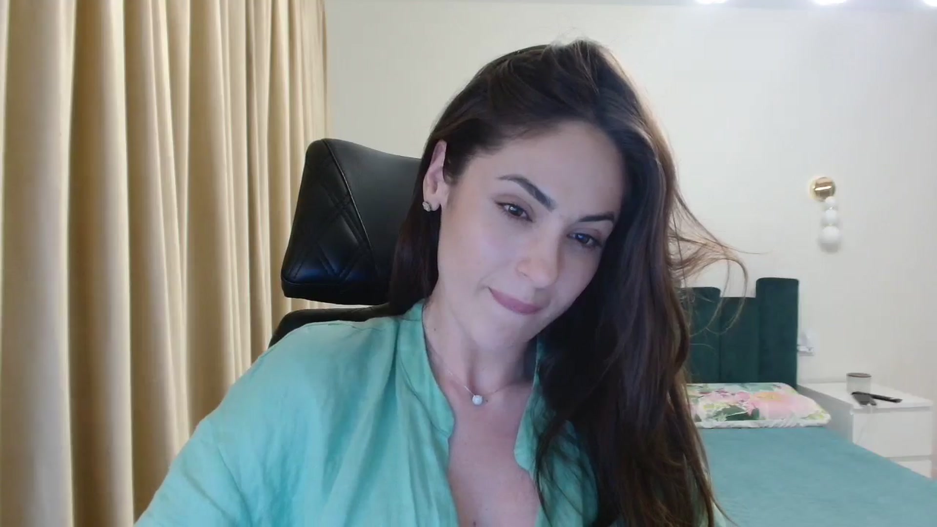 Gallery image thumbnail from DorisDolll's myfreecams stream on, 05/26/2024, 19:23 image 9 of 20