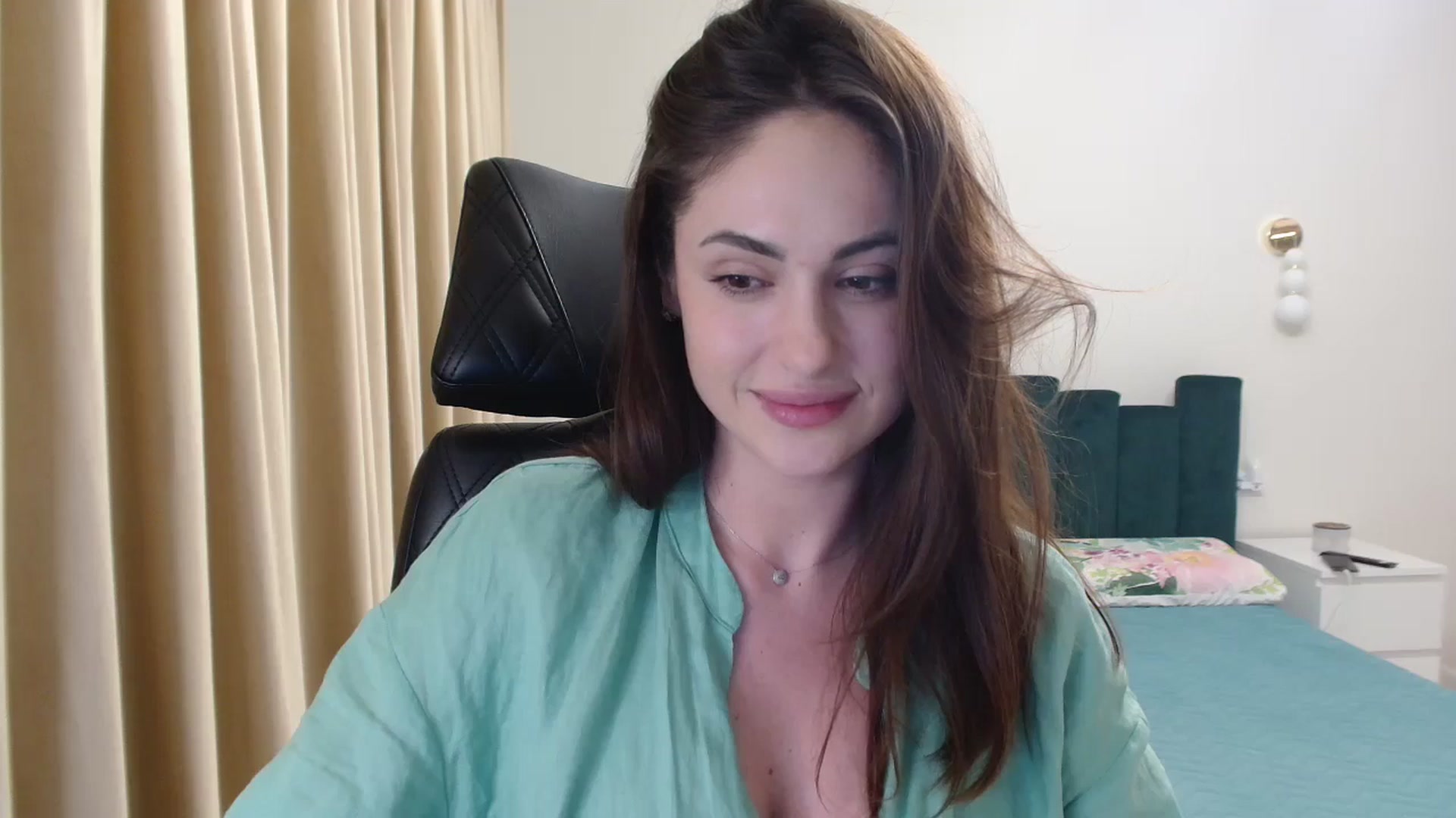 Gallery image thumbnail from DorisDolll's myfreecams stream on, 05/26/2024, 19:23 image 11 of 20