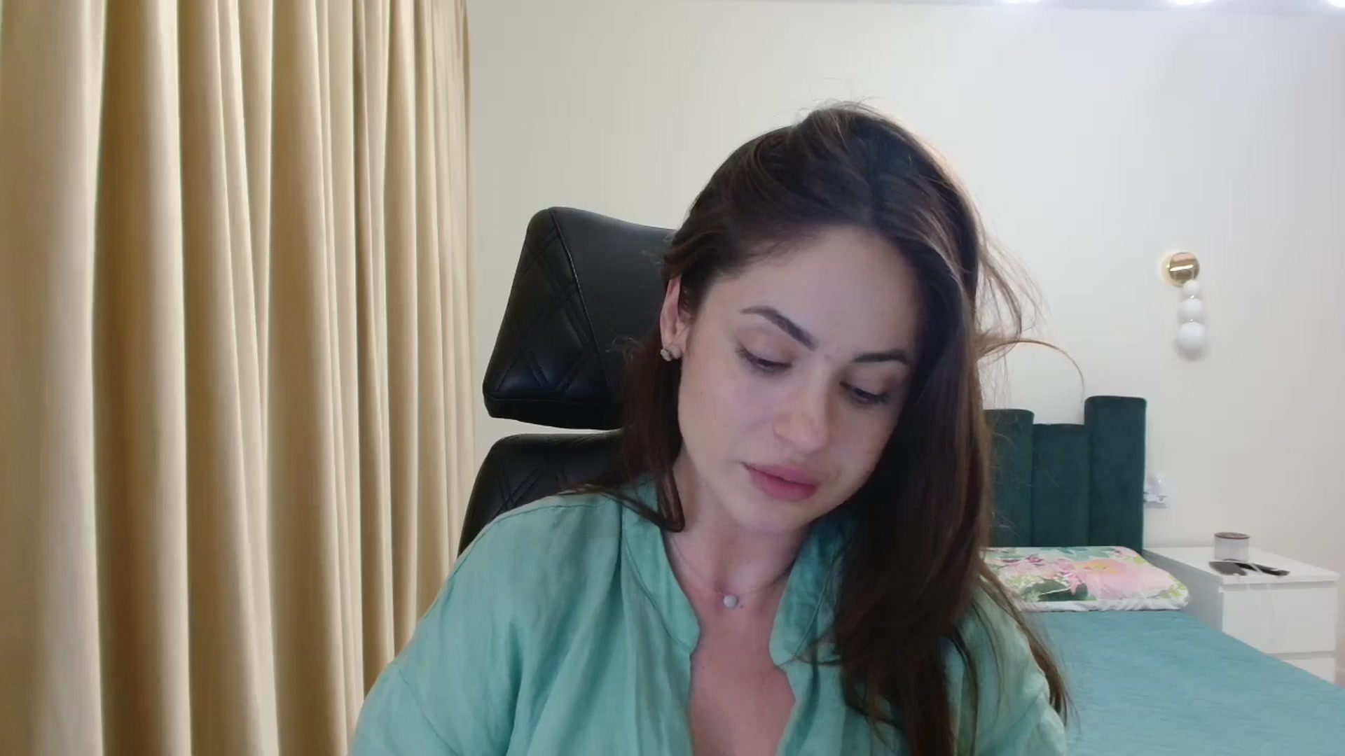 Gallery image thumbnail from DorisDolll's myfreecams stream on, 05/26/2024, 19:23 image 2 of 20