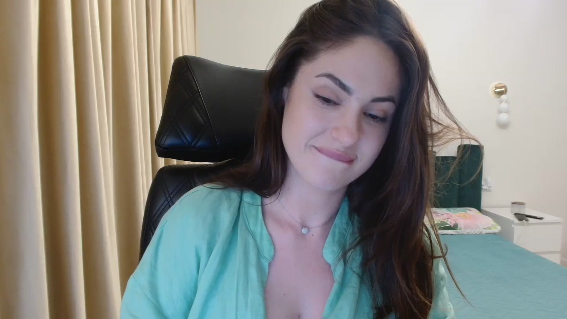 Gallery image thumbnail from DorisDolll's myfreecams stream on, 05/26/2024, 19:23 image 7 of 20
