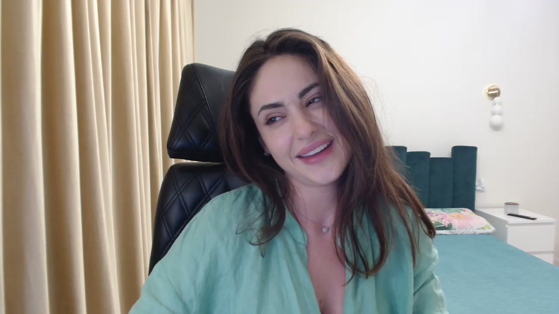 Gallery image thumbnail from DorisDolll's myfreecams stream on, 05/26/2024, 19:23 image 18 of 20
