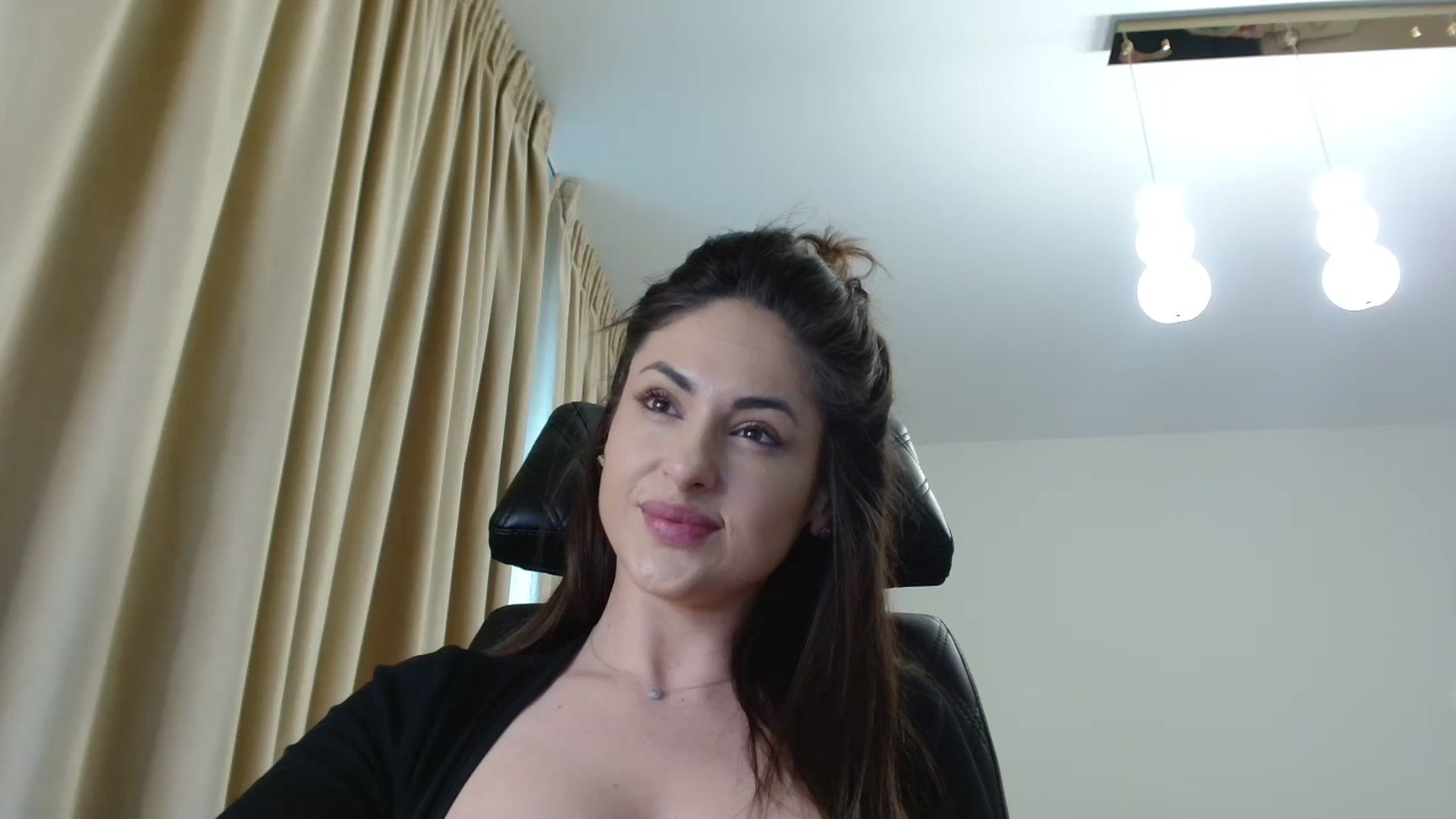 Gallery image thumbnail from DorisDolll's myfreecams stream on, 05/27/2024, 08:53 image 15 of 20