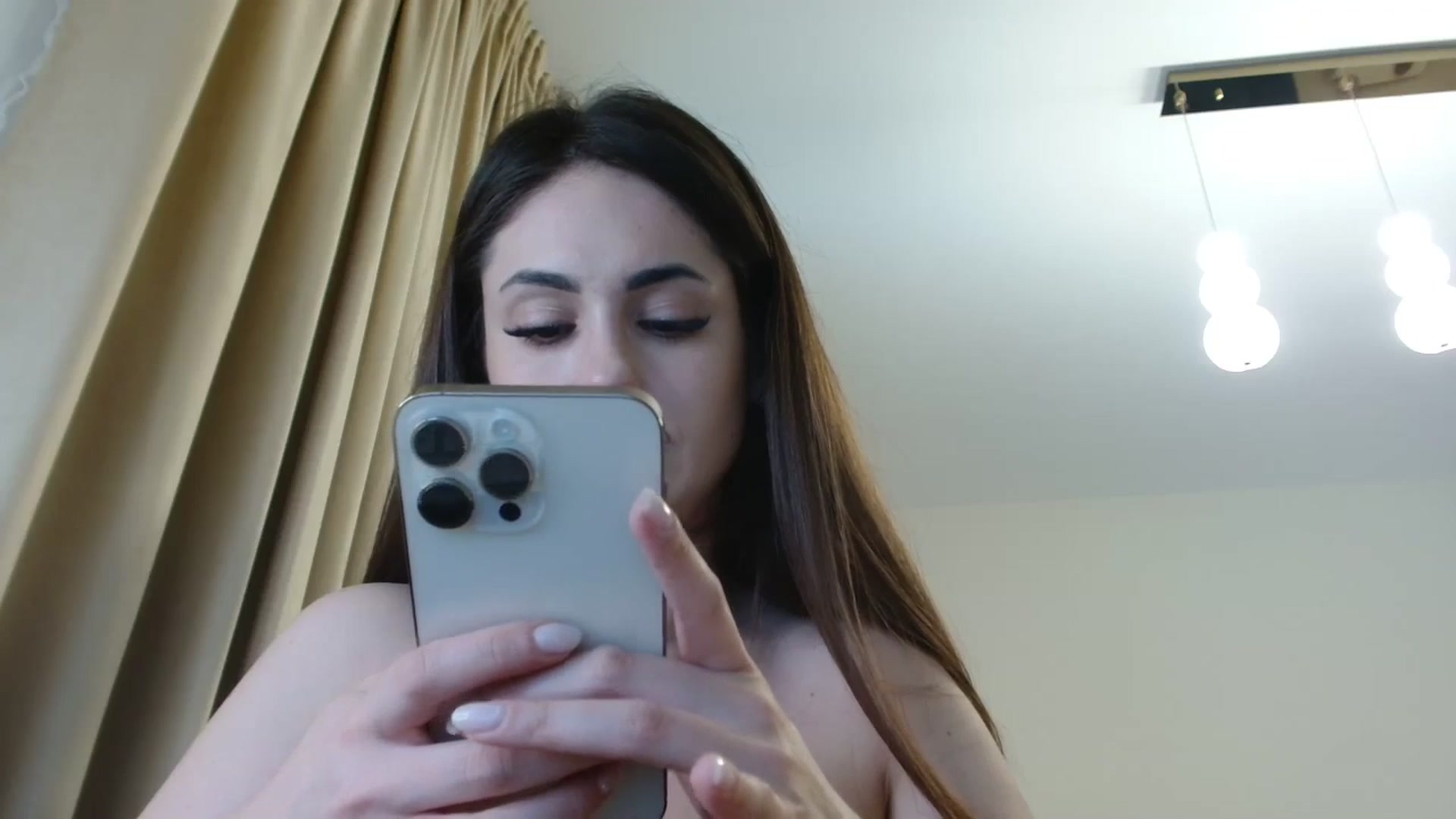 Gallery image thumbnail from DorisDolll's myfreecams stream on, 06/02/2024, 10:08 image 20 of 20