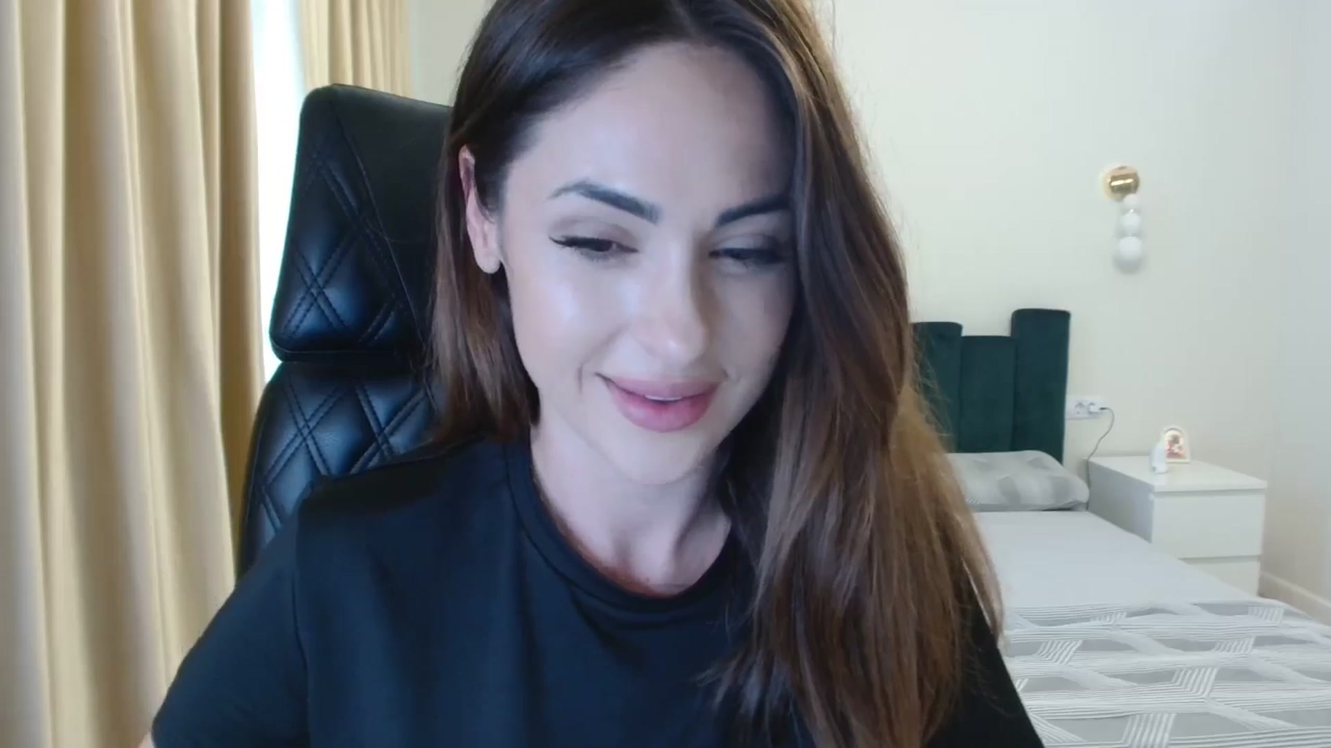 Gallery image thumbnail from DorisDolll's myfreecams stream on, 07/22/2024, 08:12 image 2 of 20