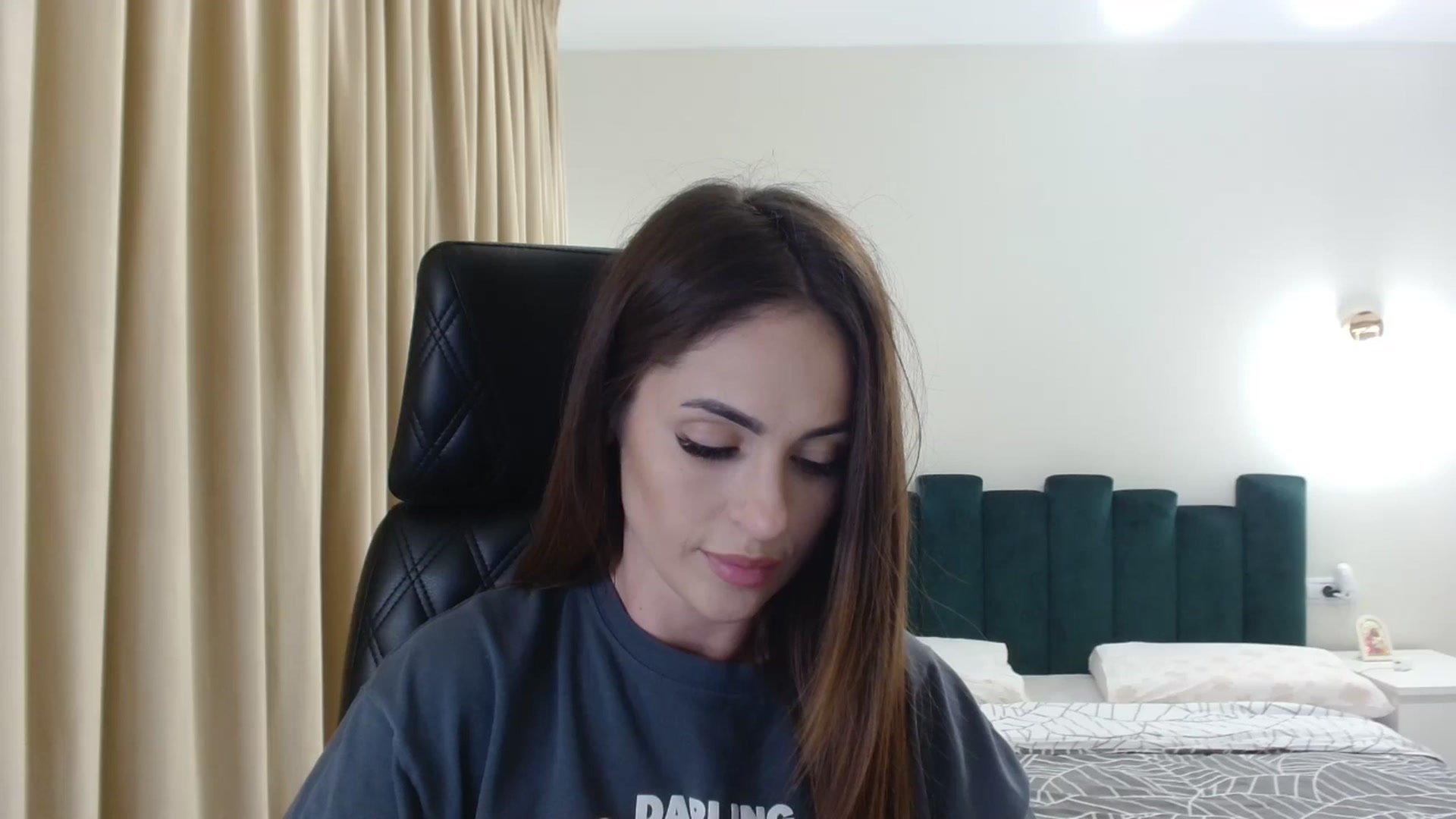 Gallery image thumbnail from DorisDolll's myfreecams stream on, 10/17/2024, 09:09 image 11 of 20