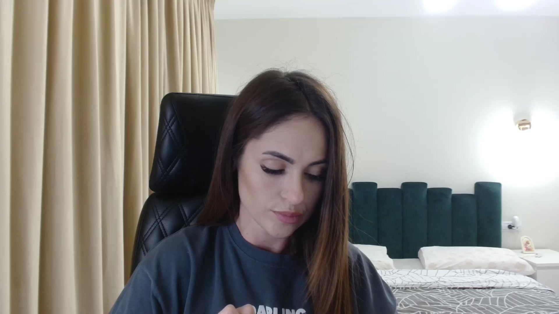 Gallery image thumbnail from DorisDolll's myfreecams stream on, 10/17/2024, 09:09 image 12 of 20