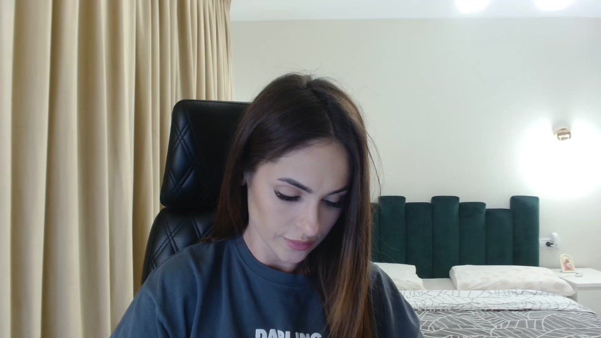 Gallery image thumbnail from DorisDolll's myfreecams stream on, 10/17/2024, 09:09 image 9 of 20