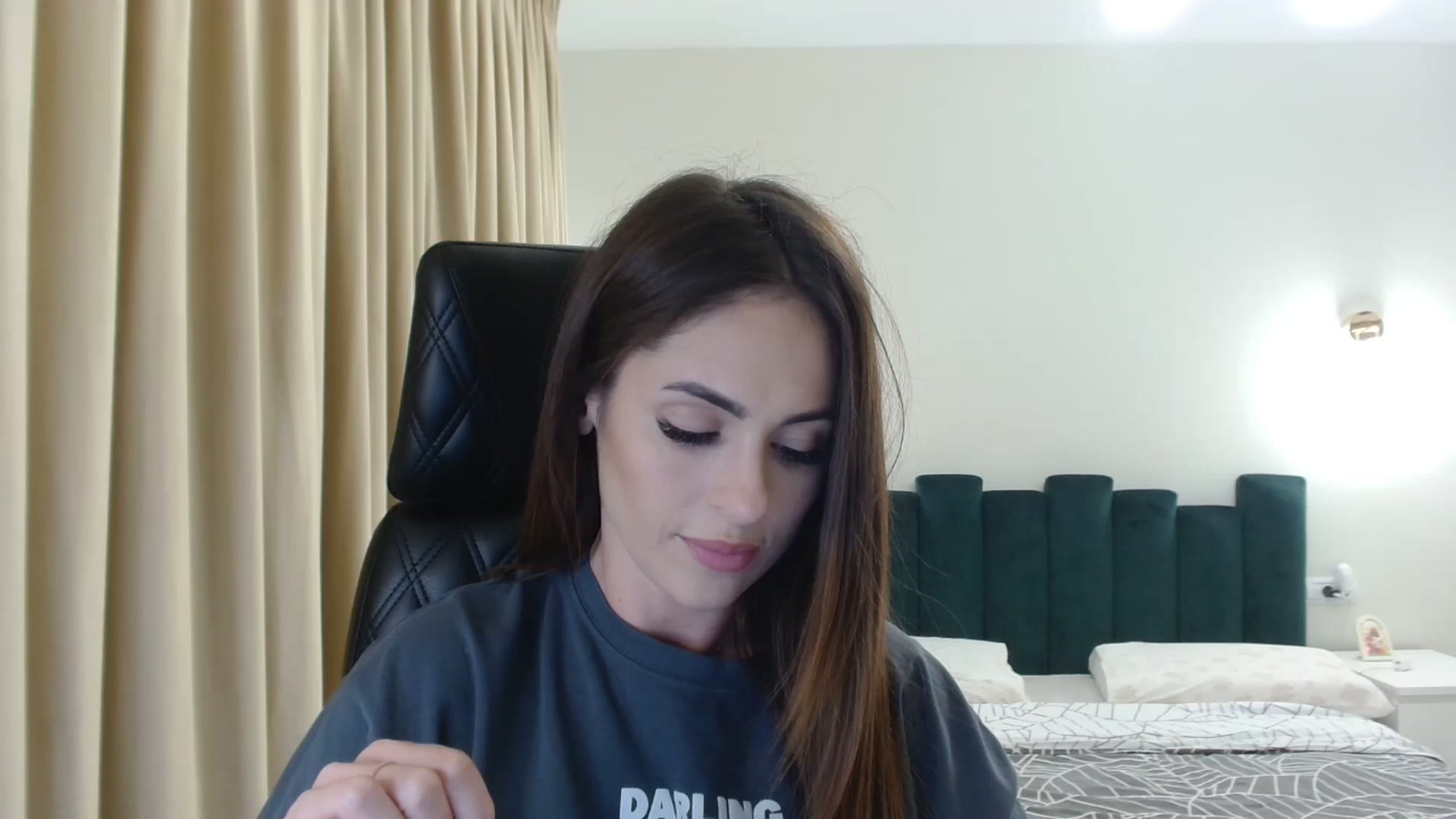 Gallery image thumbnail from DorisDolll's myfreecams stream on, 10/17/2024, 09:09 image 8 of 20