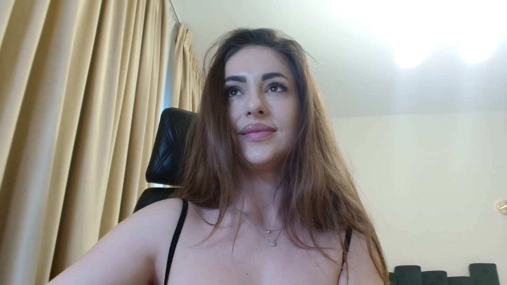 Gallery image thumbnail from DorisDolll's myfreecams stream on, 12/24/2024, 10:16 image 14 of 20