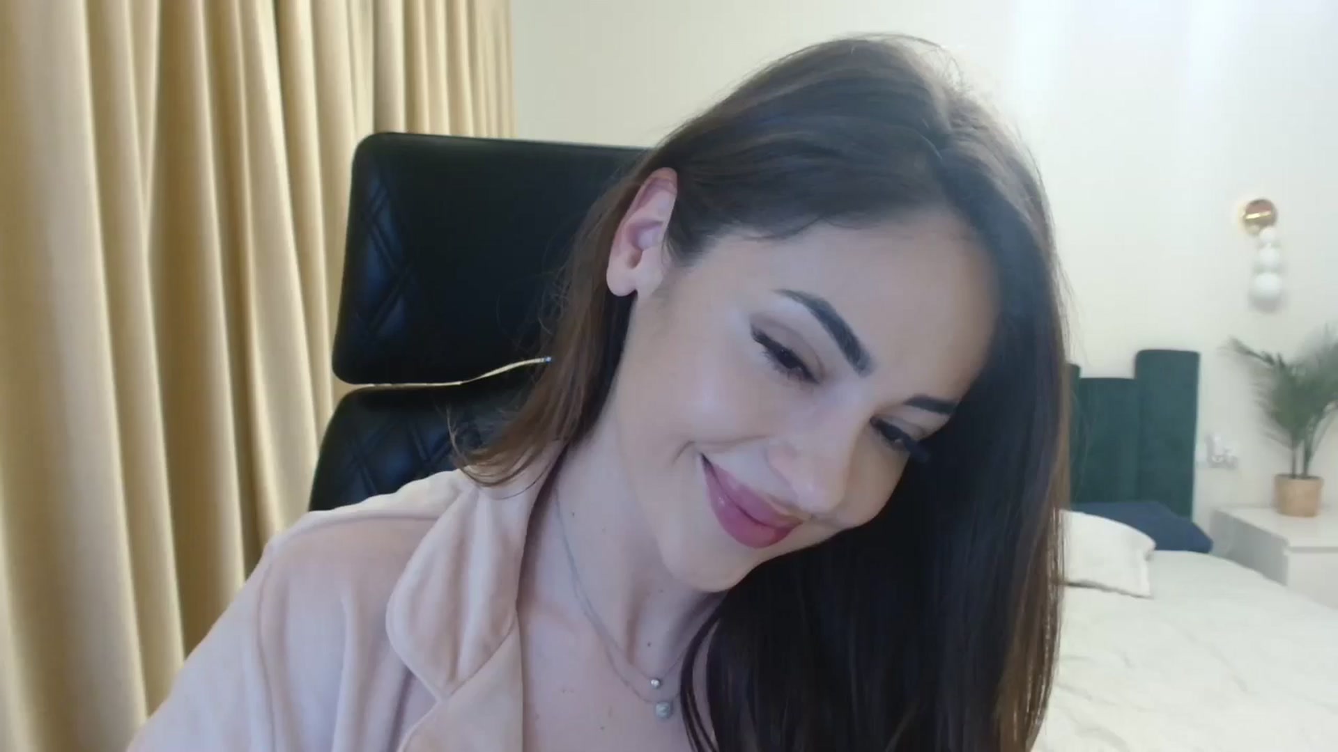 Gallery image thumbnail from DorisDolll's myfreecams stream on, 12/27/2024, 10:20 image 1 of 20
