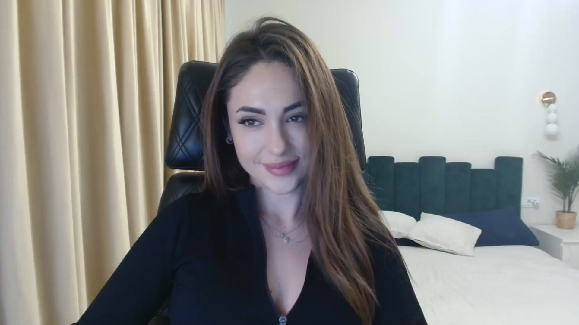 Gallery image thumbnail from DorisDolll's myfreecams stream on, 12/30/2024, 09:49 image 7 of 20