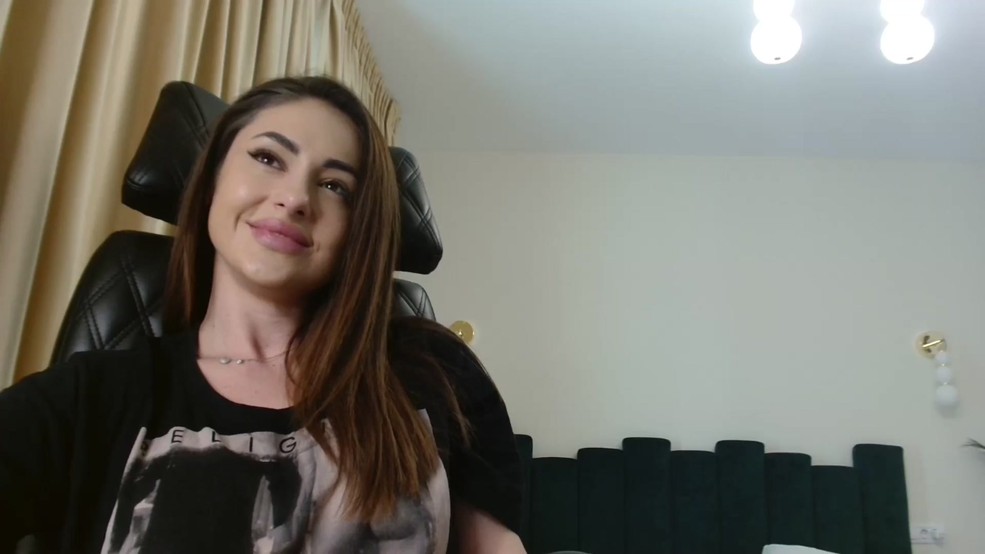 Gallery image thumbnail from DorisDolll's myfreecams stream on, 01/02/2025, 13:03 image 17 of 20
