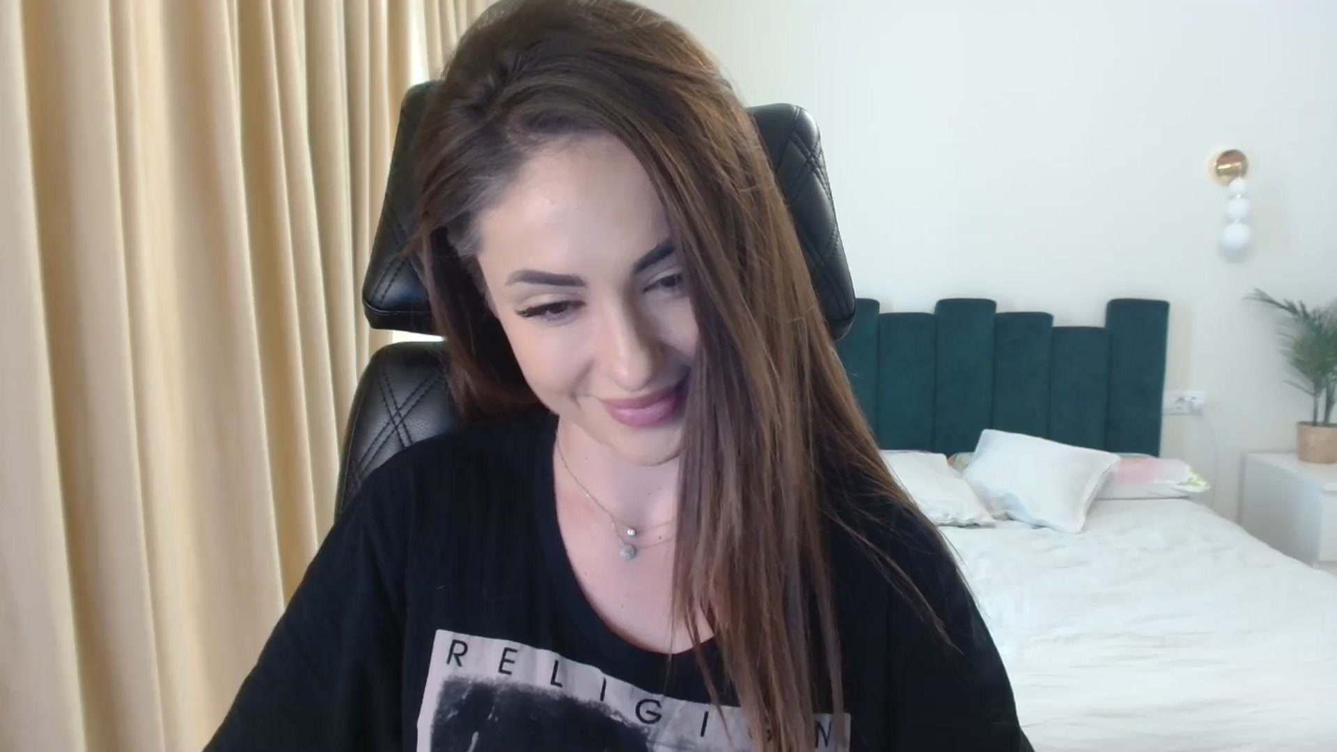 Gallery image thumbnail from DorisDolll's myfreecams stream on, 01/02/2025, 13:03 image 3 of 20