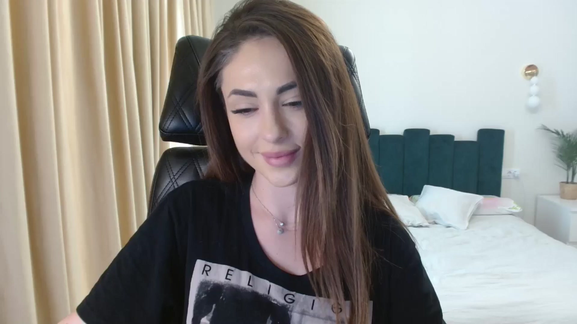 Gallery image thumbnail from DorisDolll's myfreecams stream on, 01/02/2025, 13:03 image 4 of 20