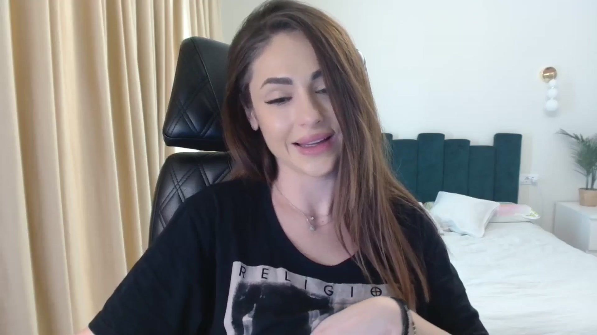 Gallery image thumbnail from DorisDolll's myfreecams stream on, 01/02/2025, 13:03 image 2 of 20