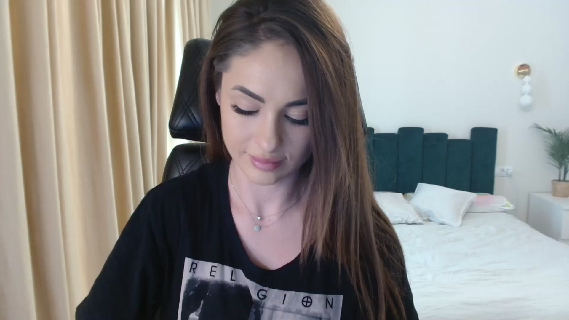 Gallery image thumbnail from DorisDolll's myfreecams stream on, 01/02/2025, 13:03 image 1 of 20