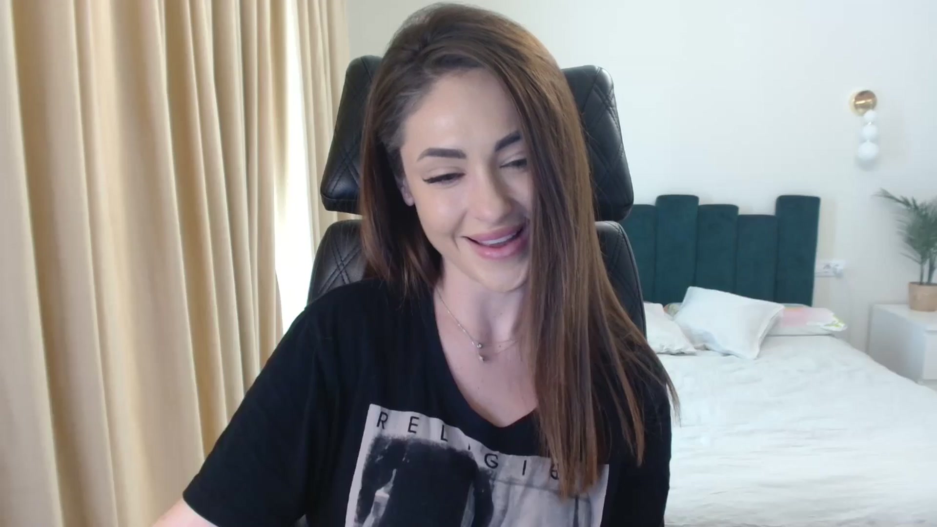 Gallery image thumbnail from DorisDolll's myfreecams stream on, 01/02/2025, 13:03 image 5 of 20