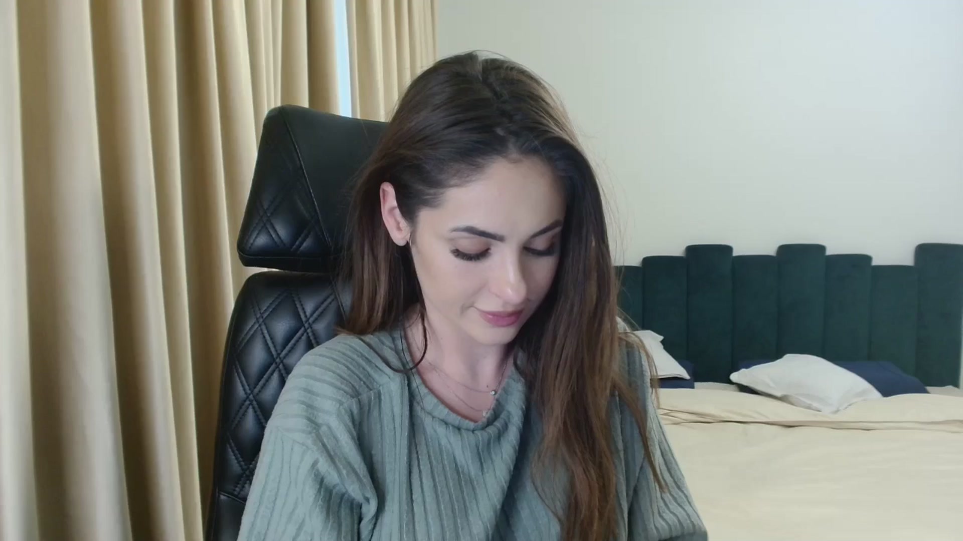 Gallery image thumbnail from DorisDolll's myfreecams stream on, 01/05/2025, 14:07 image 16 of 20
