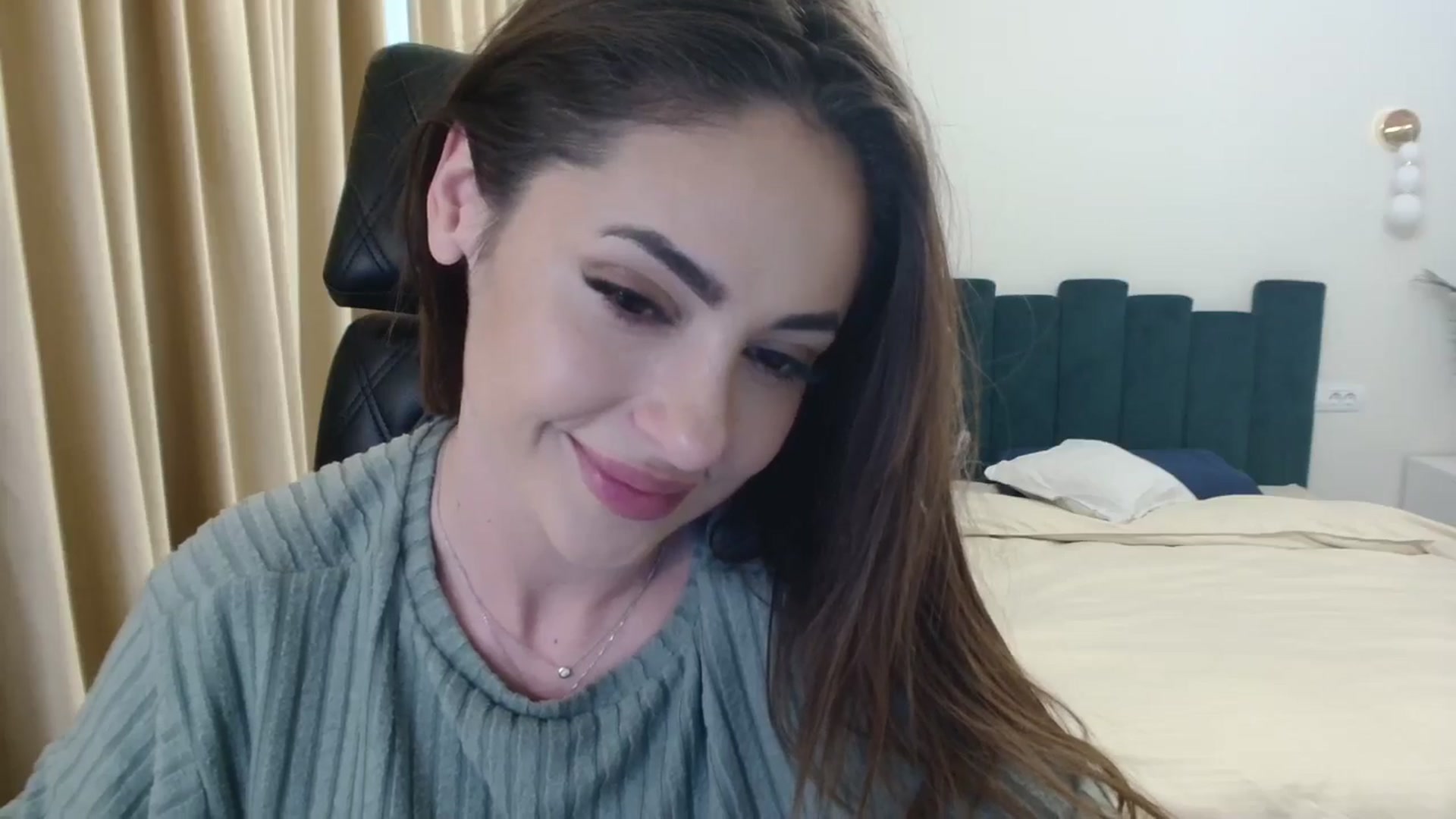 Gallery image thumbnail from DorisDolll's myfreecams stream on, 01/05/2025, 14:07 image 8 of 20