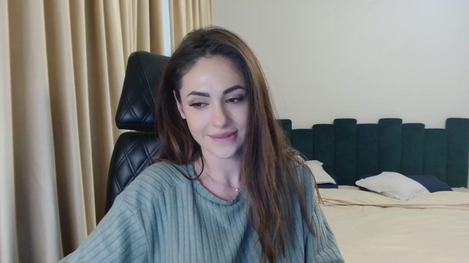 Gallery image thumbnail from DorisDolll's myfreecams stream on, 01/05/2025, 14:07 image 17 of 20