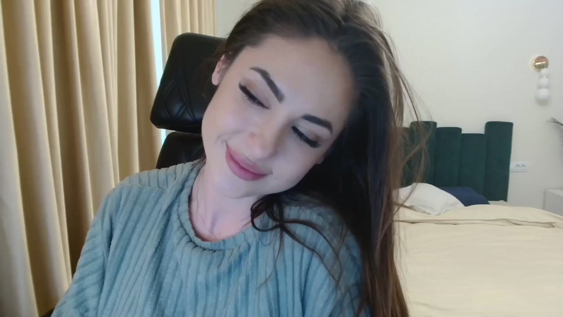 Gallery image thumbnail from DorisDolll's myfreecams stream on, 01/05/2025, 14:07 image 1 of 20