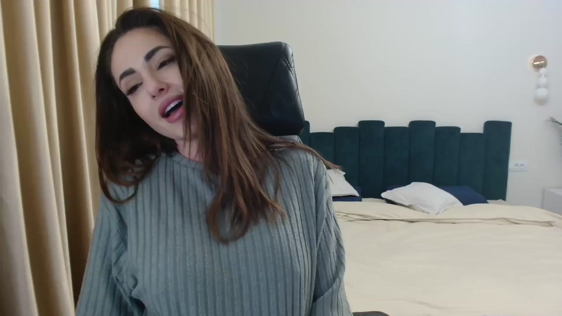 Gallery image thumbnail from DorisDolll's myfreecams stream on, 01/05/2025, 14:07 image 3 of 20
