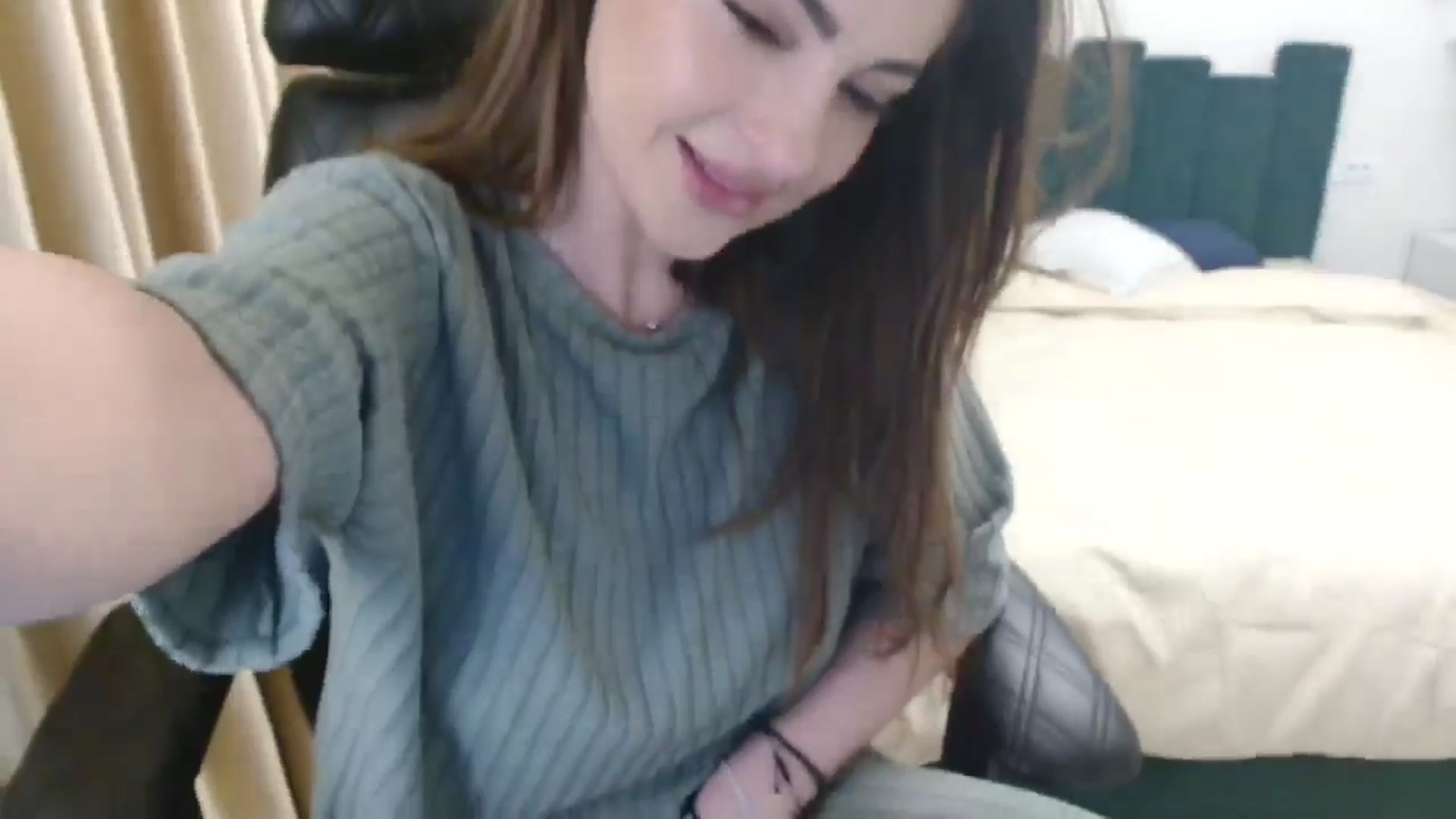 Gallery image thumbnail from DorisDolll's myfreecams stream on, 01/05/2025, 14:07 image 7 of 20