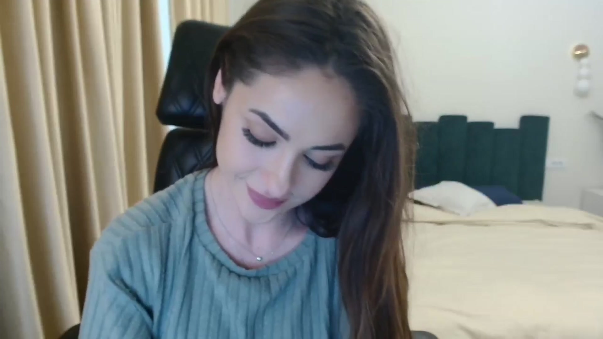 Gallery image thumbnail from DorisDolll's myfreecams stream on, 01/05/2025, 14:07 image 10 of 20