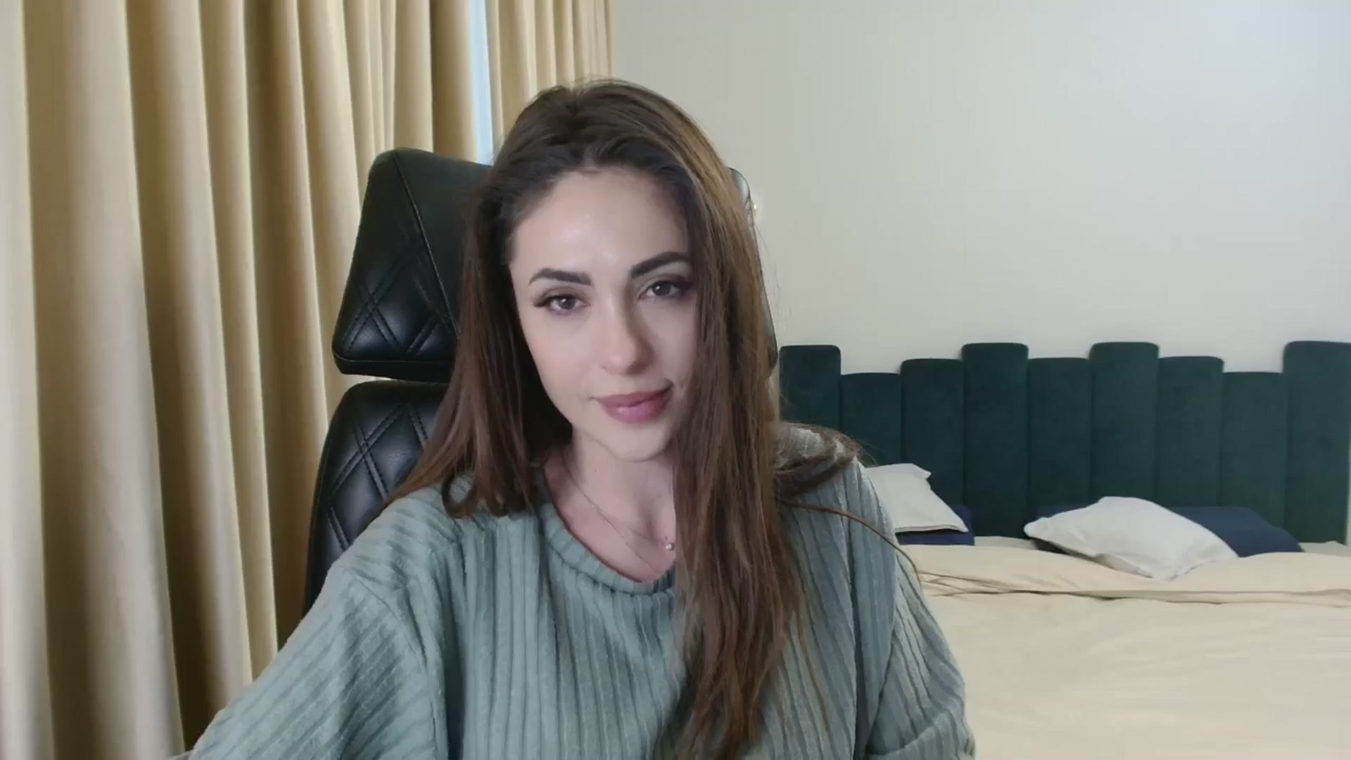Gallery image thumbnail from DorisDolll's myfreecams stream on, 01/05/2025, 14:07 image 20 of 20