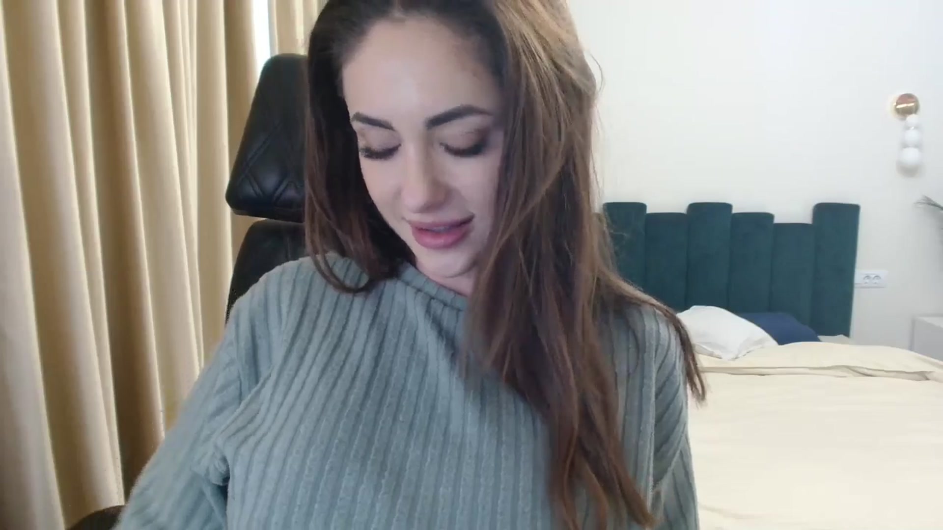 Gallery image thumbnail from DorisDolll's myfreecams stream on, 01/05/2025, 14:07 image 2 of 20