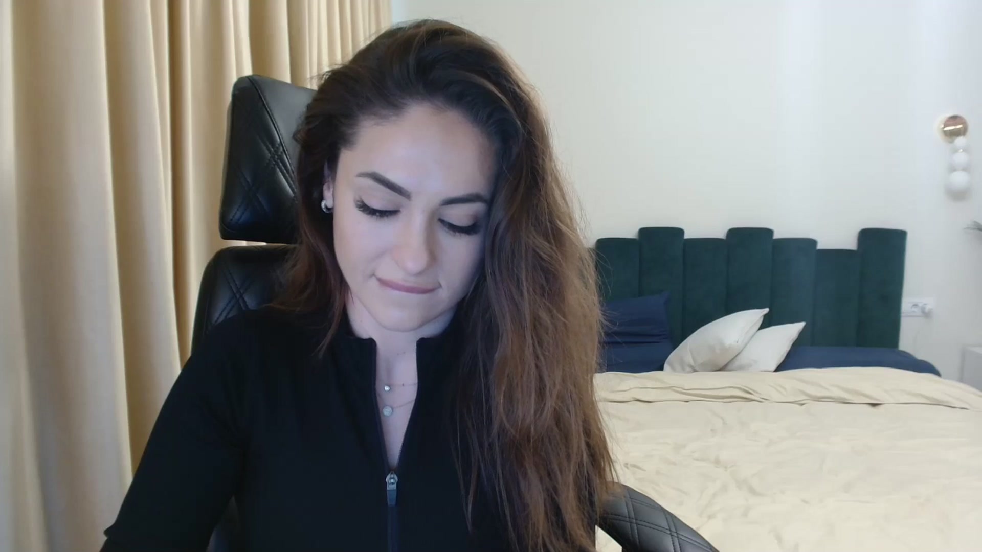 Gallery image thumbnail from DorisDolll's myfreecams stream on, 01/07/2025, 11:53 image 16 of 20