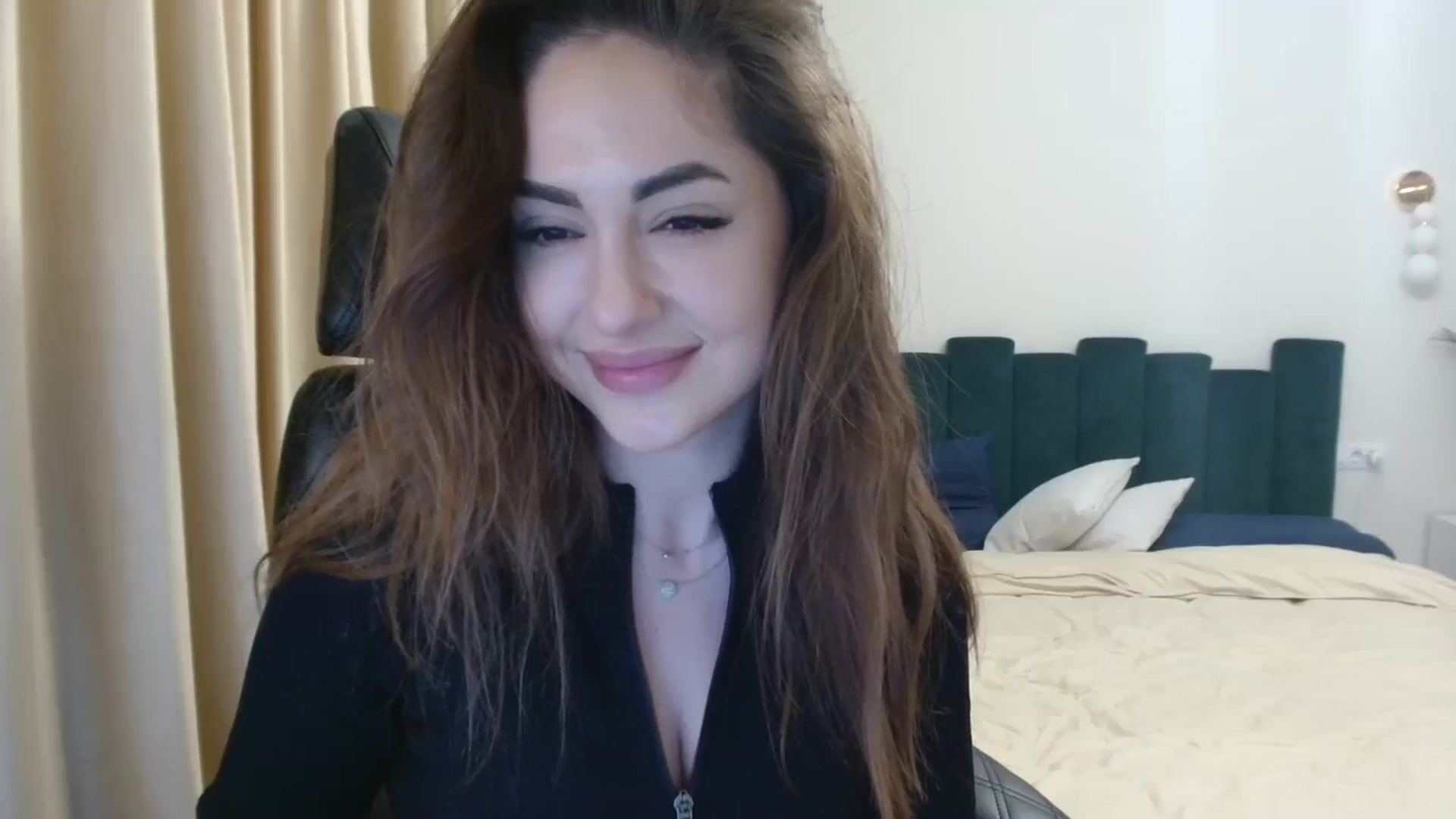 Gallery image thumbnail from DorisDolll's myfreecams stream on, 01/07/2025, 11:53 image 17 of 20