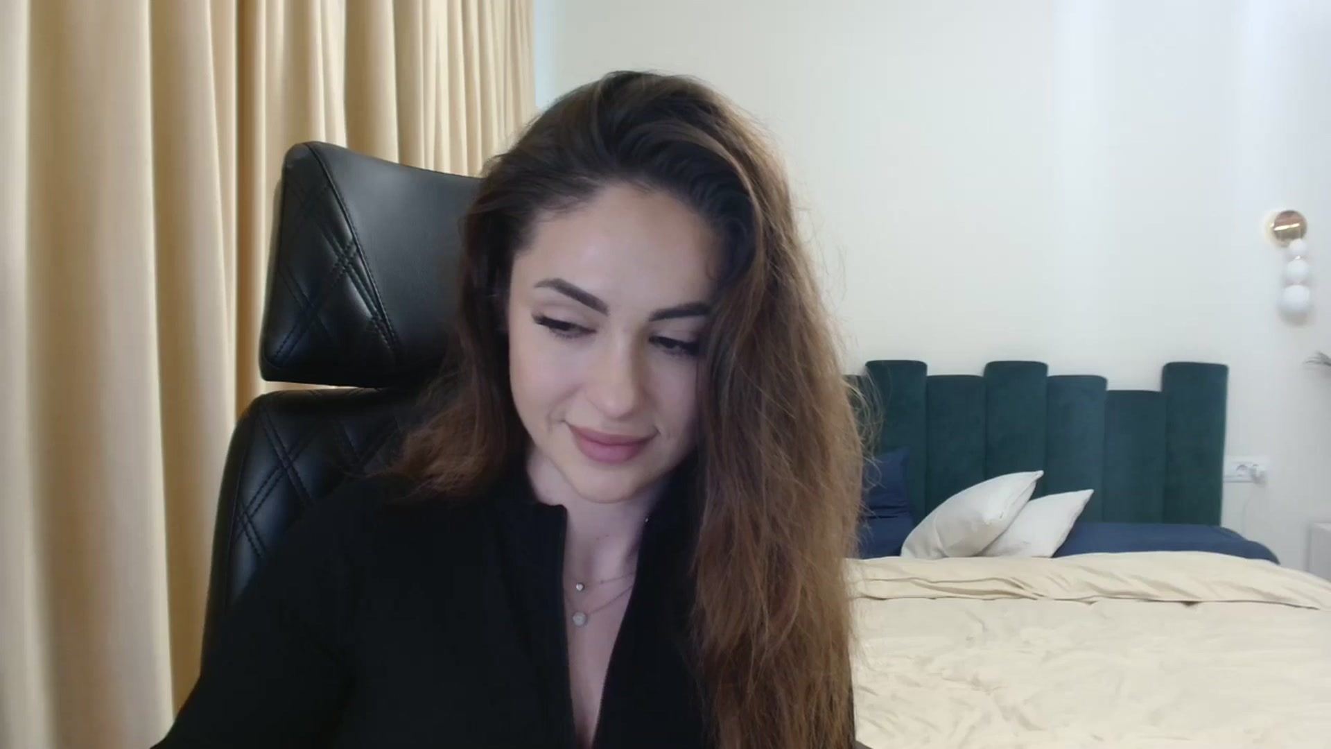 Gallery image thumbnail from DorisDolll's myfreecams stream on, 01/07/2025, 11:53 image 14 of 20