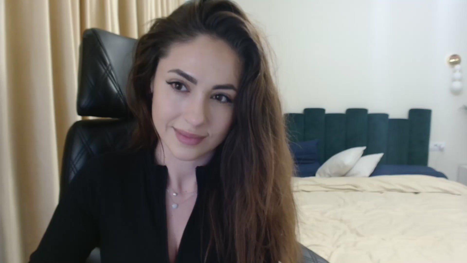 Gallery image thumbnail from DorisDolll's myfreecams stream on, 01/07/2025, 11:53 image 18 of 20