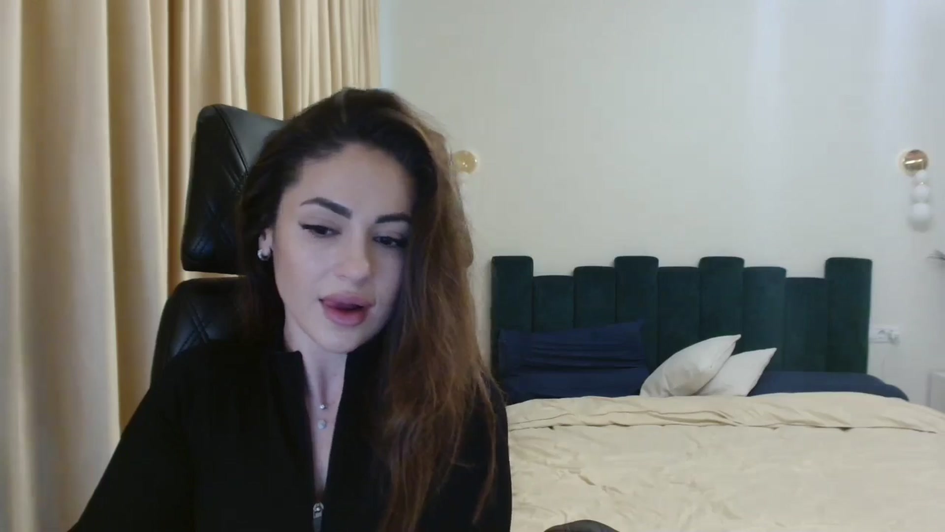 Gallery image thumbnail from DorisDolll's myfreecams stream on, 01/07/2025, 11:53 image 13 of 20