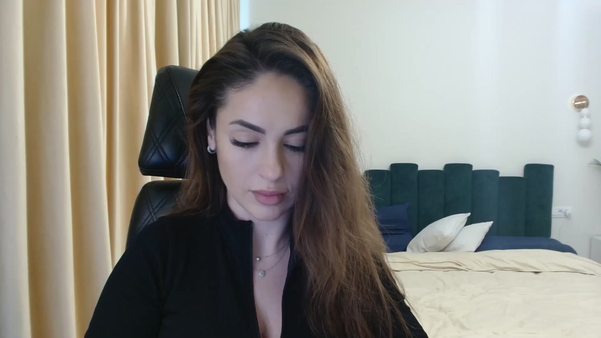 Gallery image thumbnail from DorisDolll's myfreecams stream on, 01/07/2025, 11:53 image 3 of 20