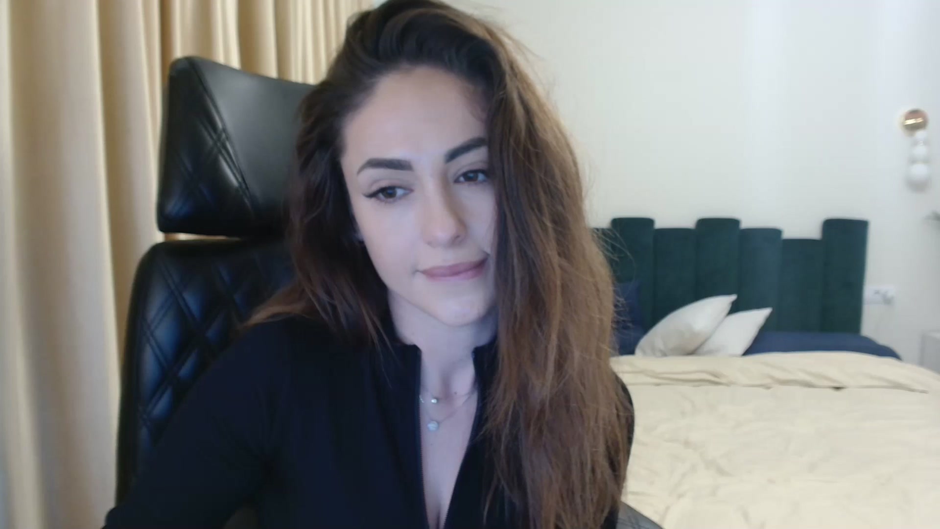 Gallery image thumbnail from DorisDolll's myfreecams stream on, 01/07/2025, 11:53 image 19 of 20