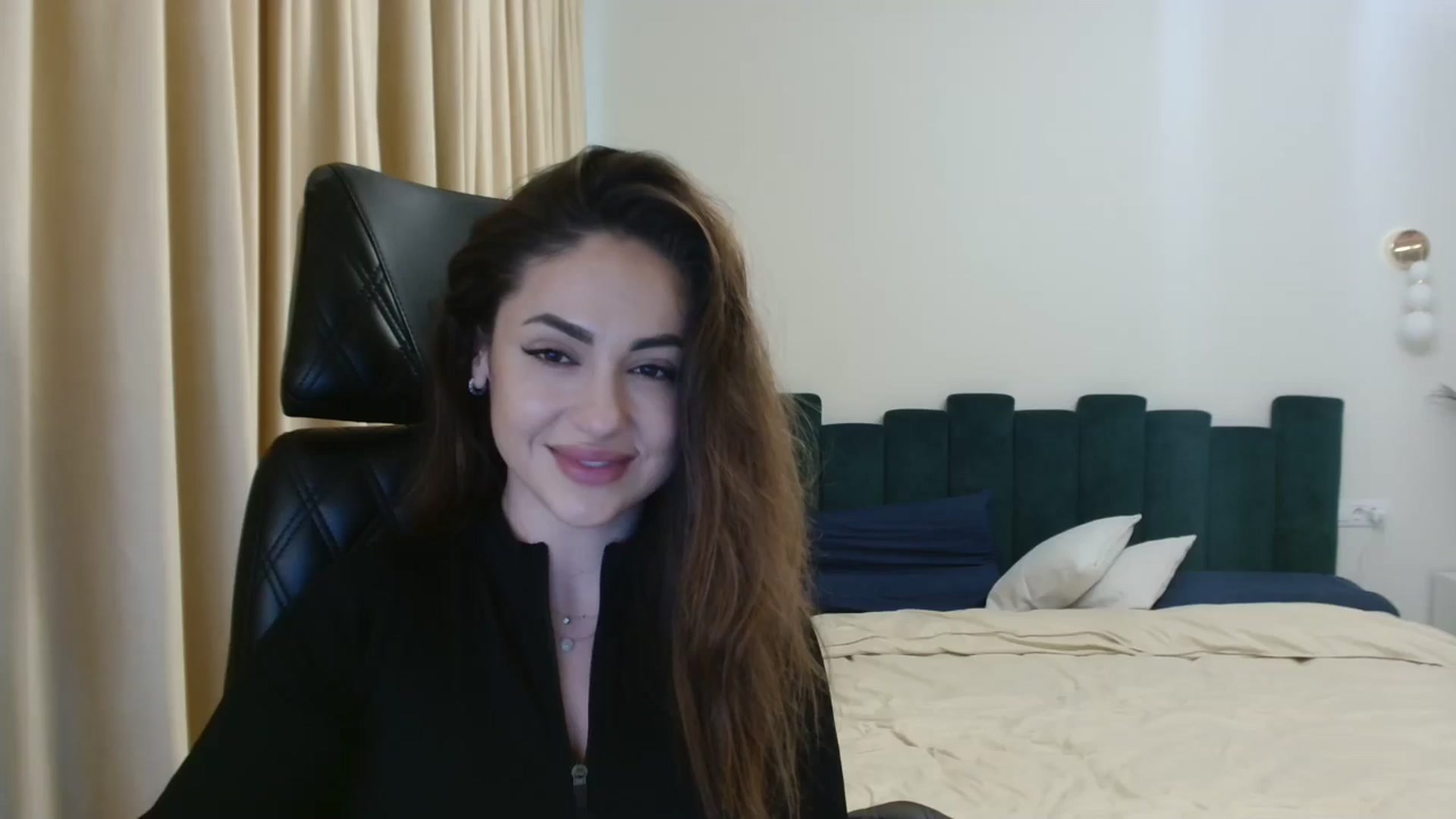 Gallery image thumbnail from DorisDolll's myfreecams stream on, 01/07/2025, 11:53 image 15 of 20
