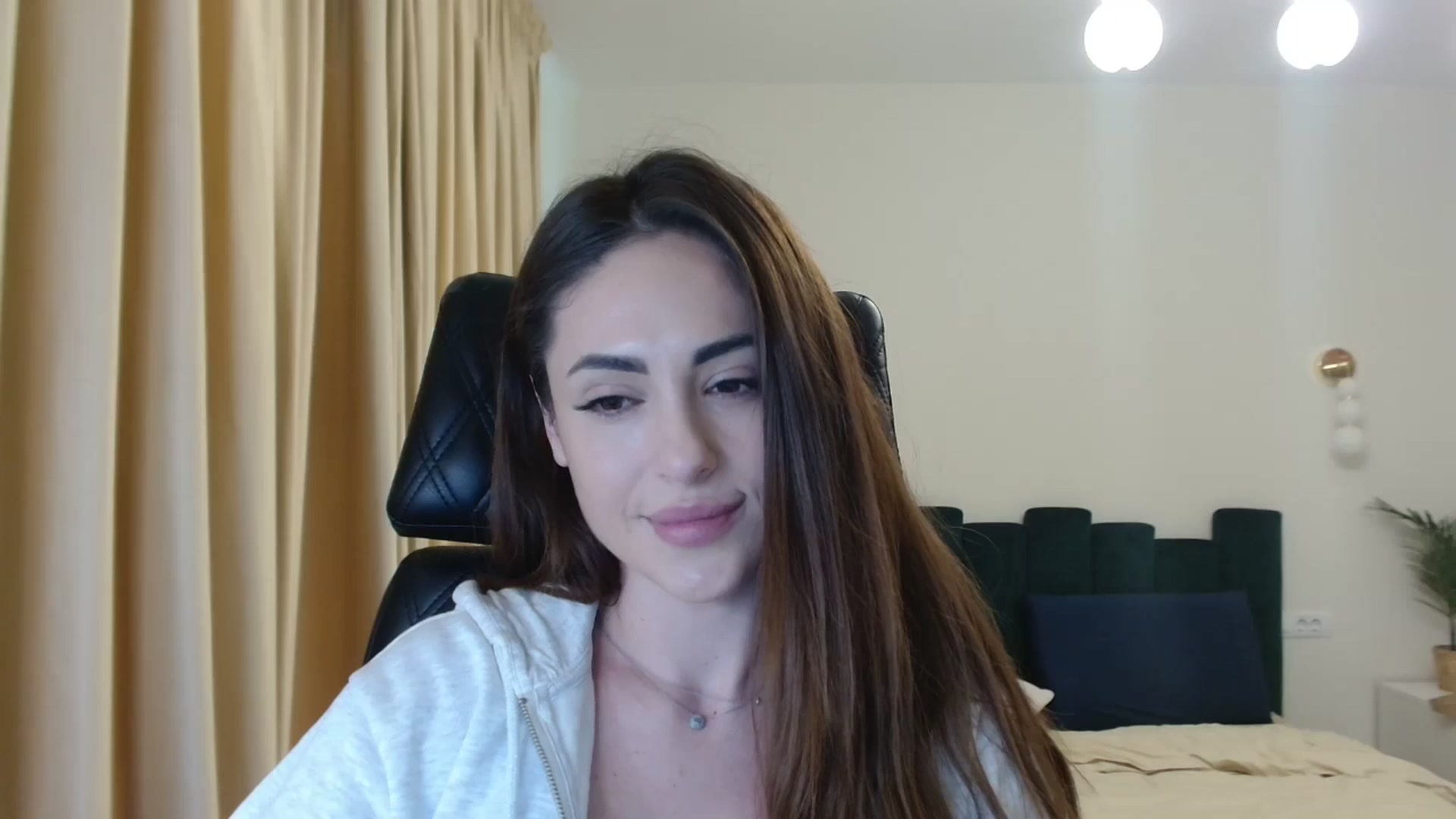 Gallery image thumbnail from DorisDolll's myfreecams stream on, 01/08/2025, 11:48 image 4 of 20