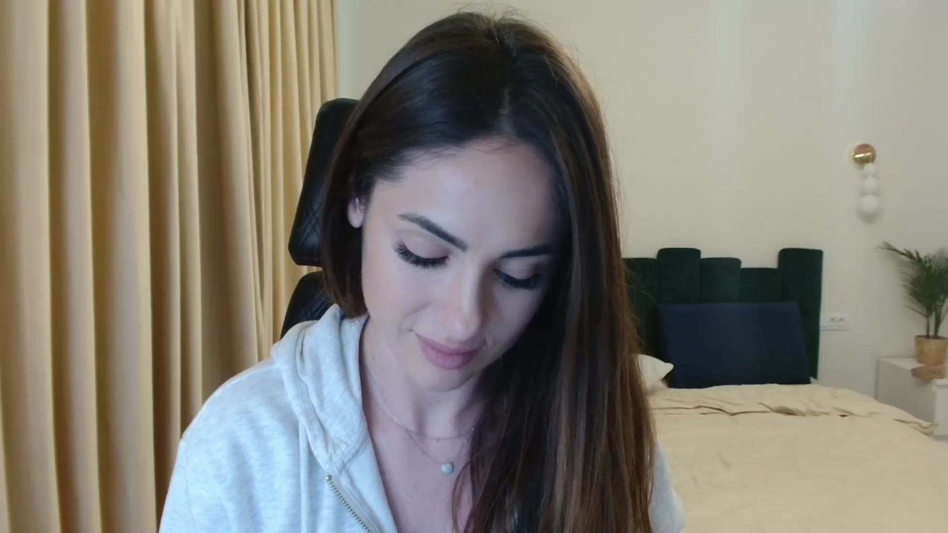 Gallery image thumbnail from DorisDolll's myfreecams stream on, 01/08/2025, 11:48 image 17 of 20