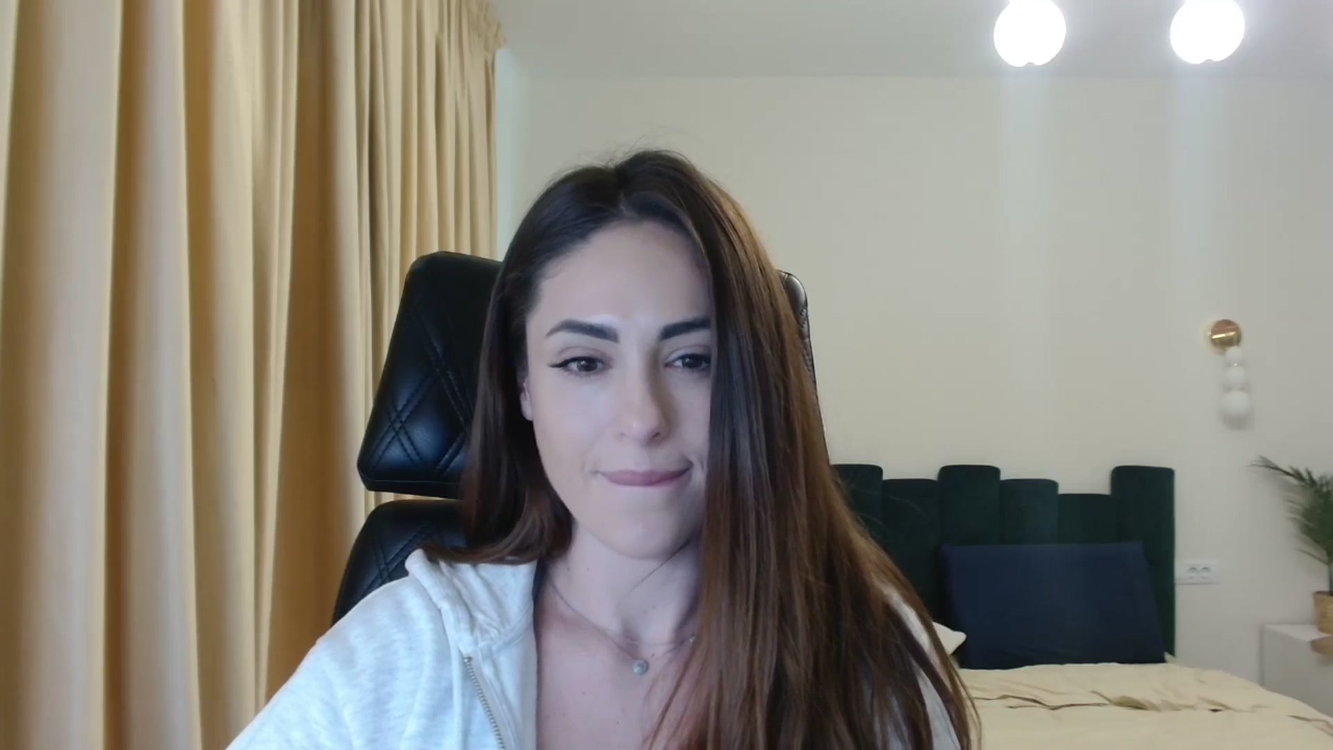Gallery image thumbnail from DorisDolll's myfreecams stream on, 01/08/2025, 11:48 image 5 of 20
